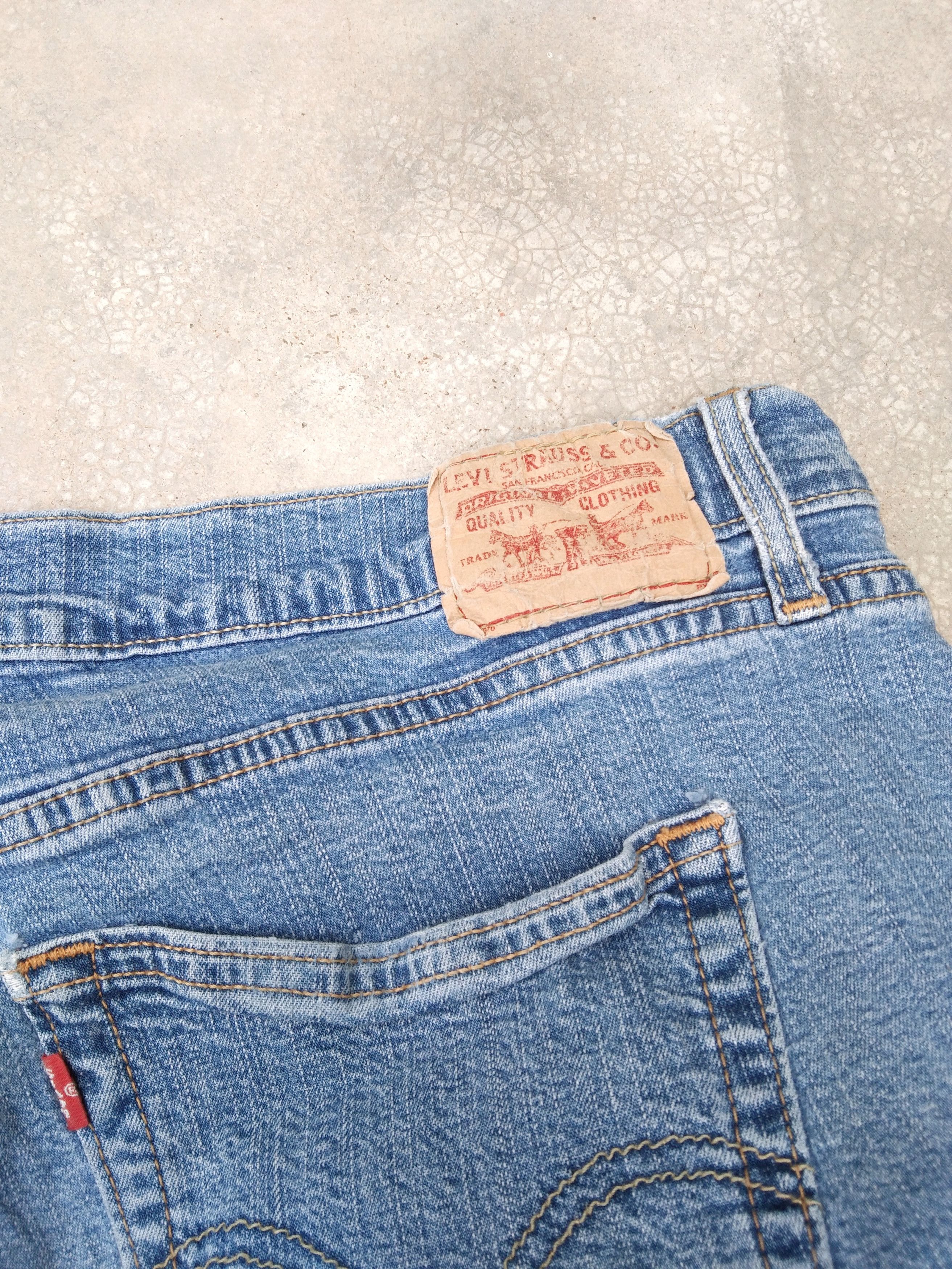 Vintage Levis 550 Relaxed Boot Cut Jeans 38x31