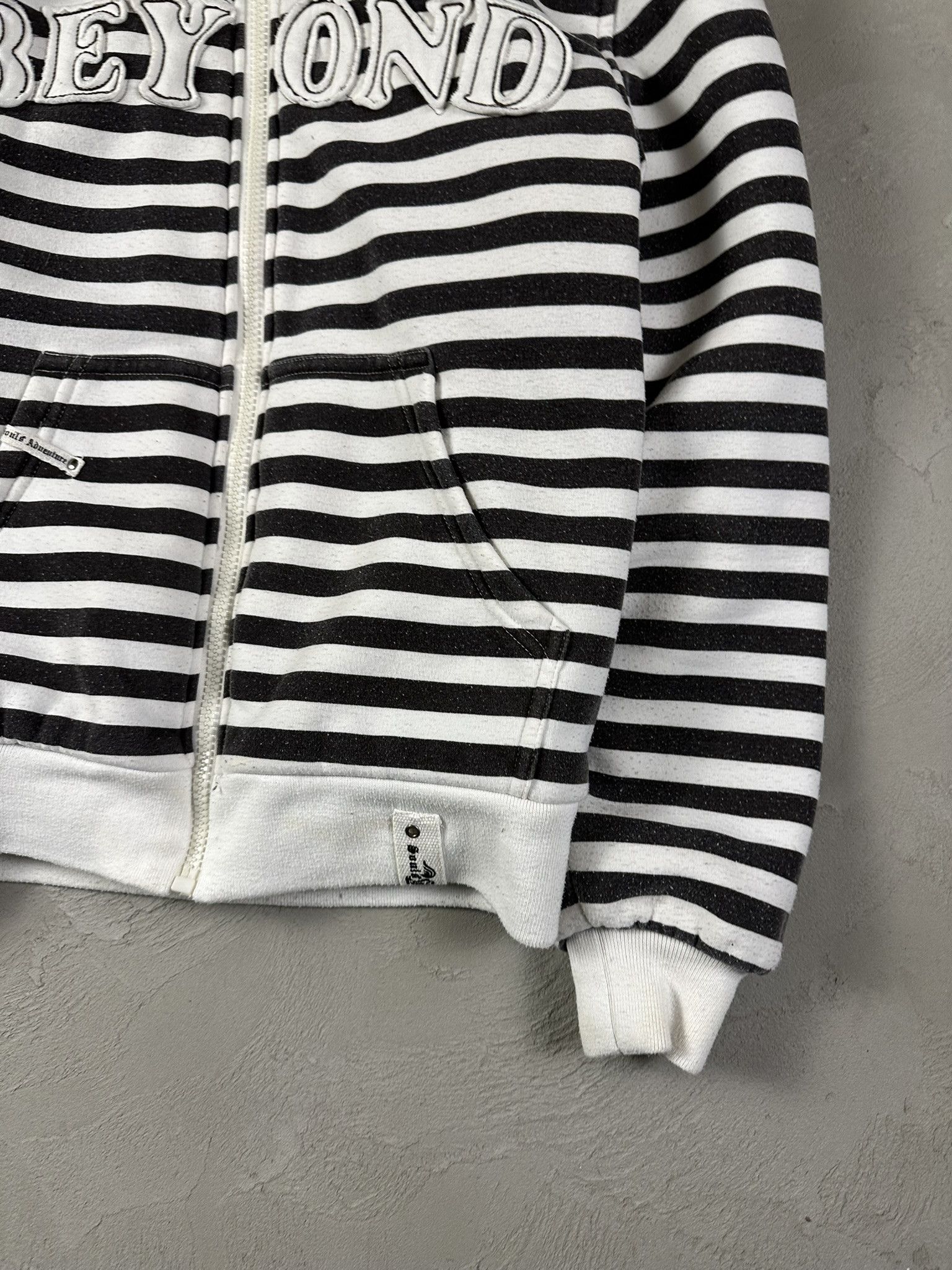 Japanese Brand Vintage Y2k Fur Hood Zip Stripped Hoodie Size US XL / EU 56 / 4 - 8 Thumbnail