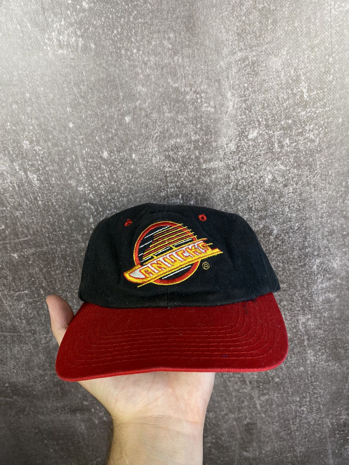NHL Vintage SnapBack hat Vancouver Canucks cap starter Size ONE SIZE - 2 Thumbnail