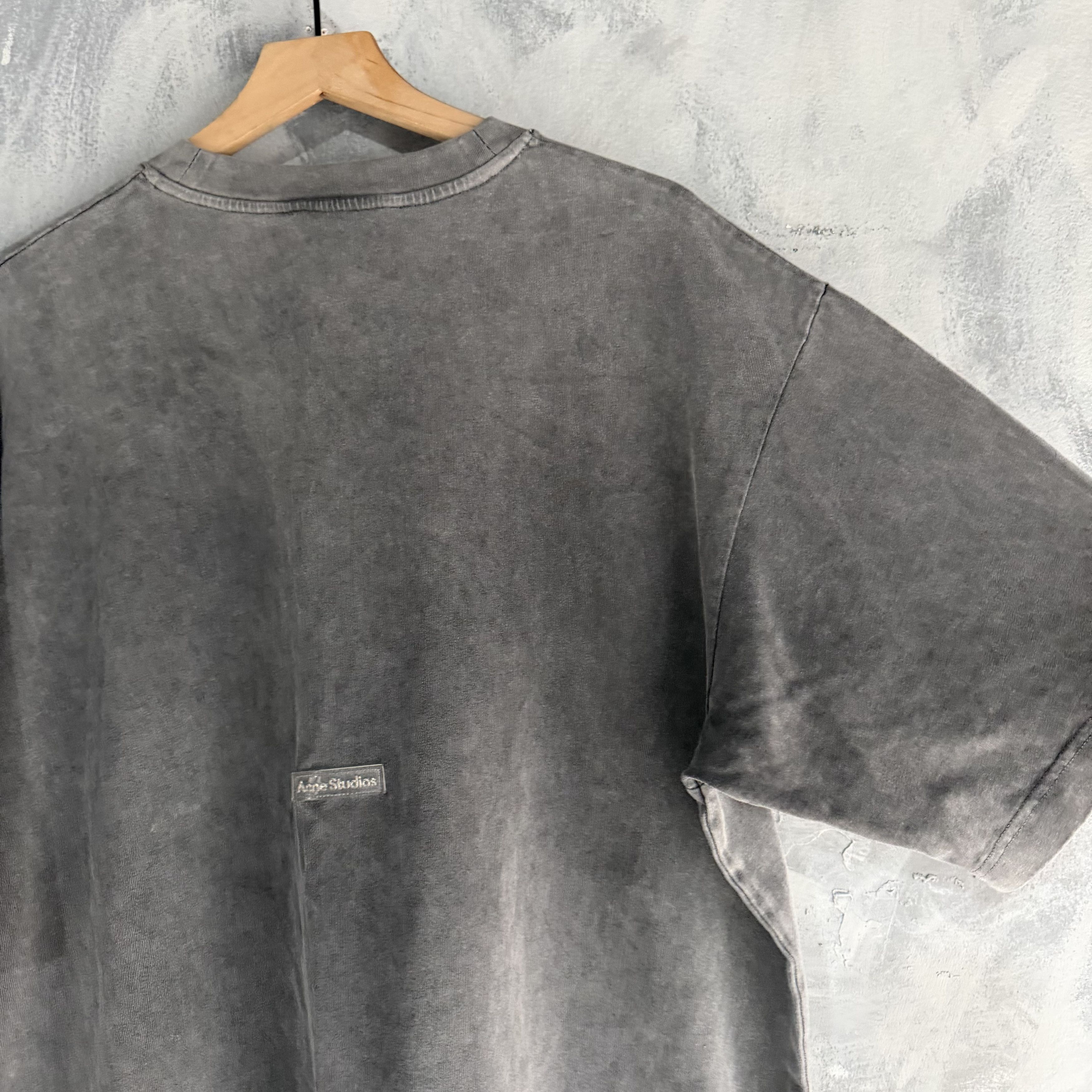 Acne Studios Acnestudios Rubber Logo Patch T shirt Unisex Large Gray Size US L / EU 52-54 / 3 - 7 Thumbnail
