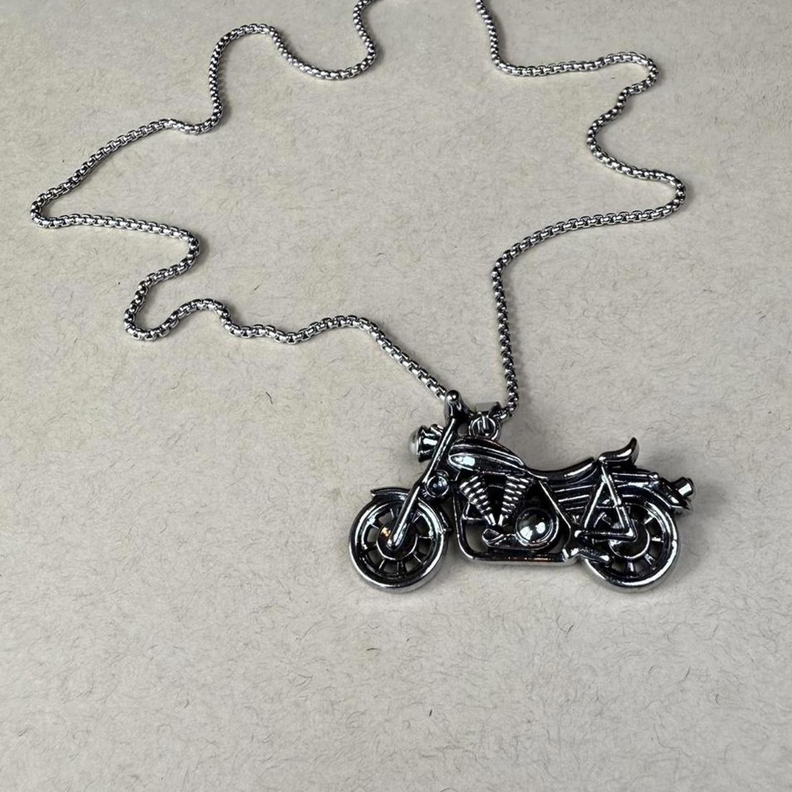 Other Motorcycle pendant necklace on a silver-toned chain Size ONE SIZE - 2 Thumbnail