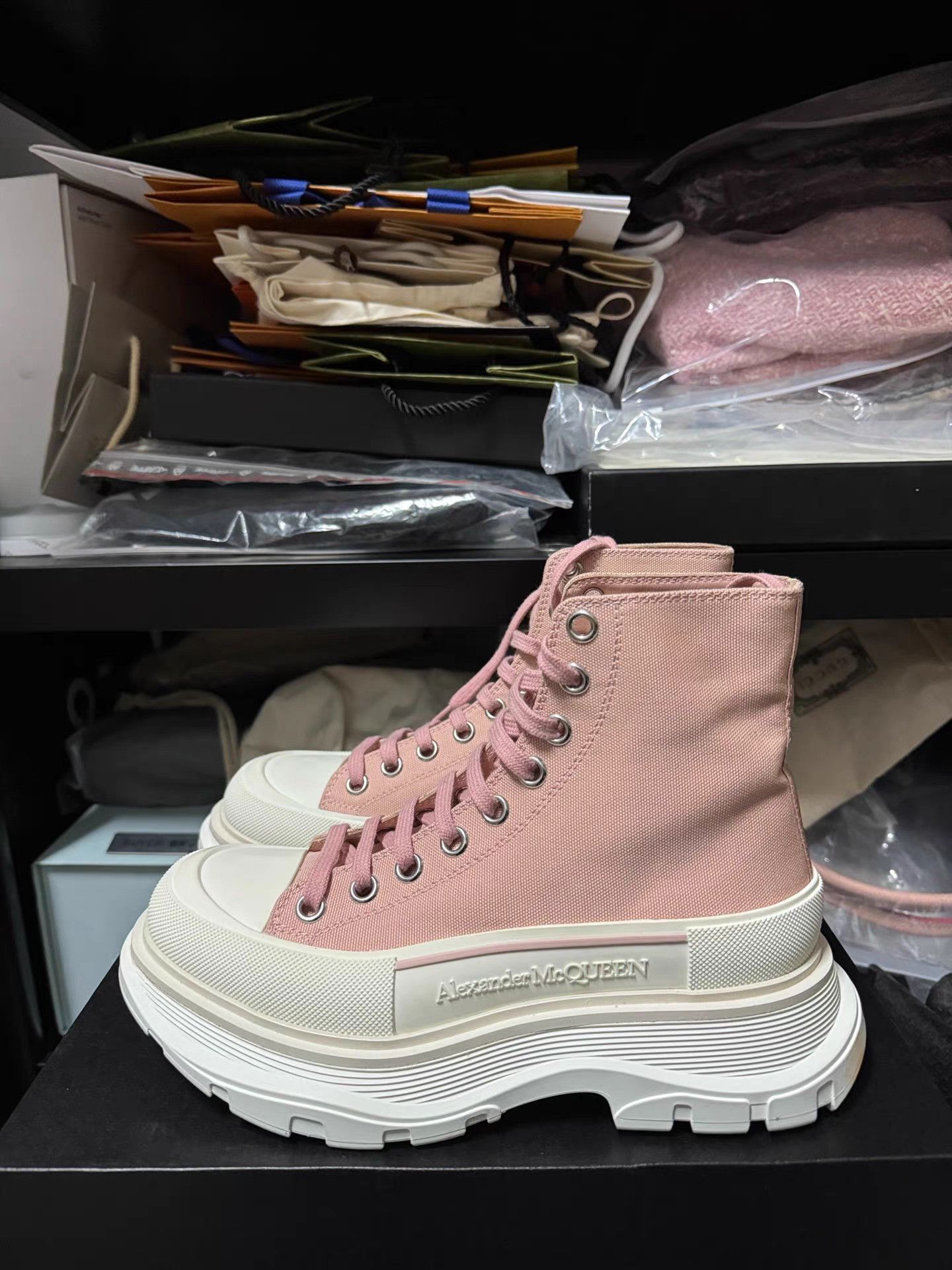 Alexander McQueen Alexander McQueen Tread Slick Pink High-Top Boots K6 Size US 7 / IT 37 - 1 Thumbnail
