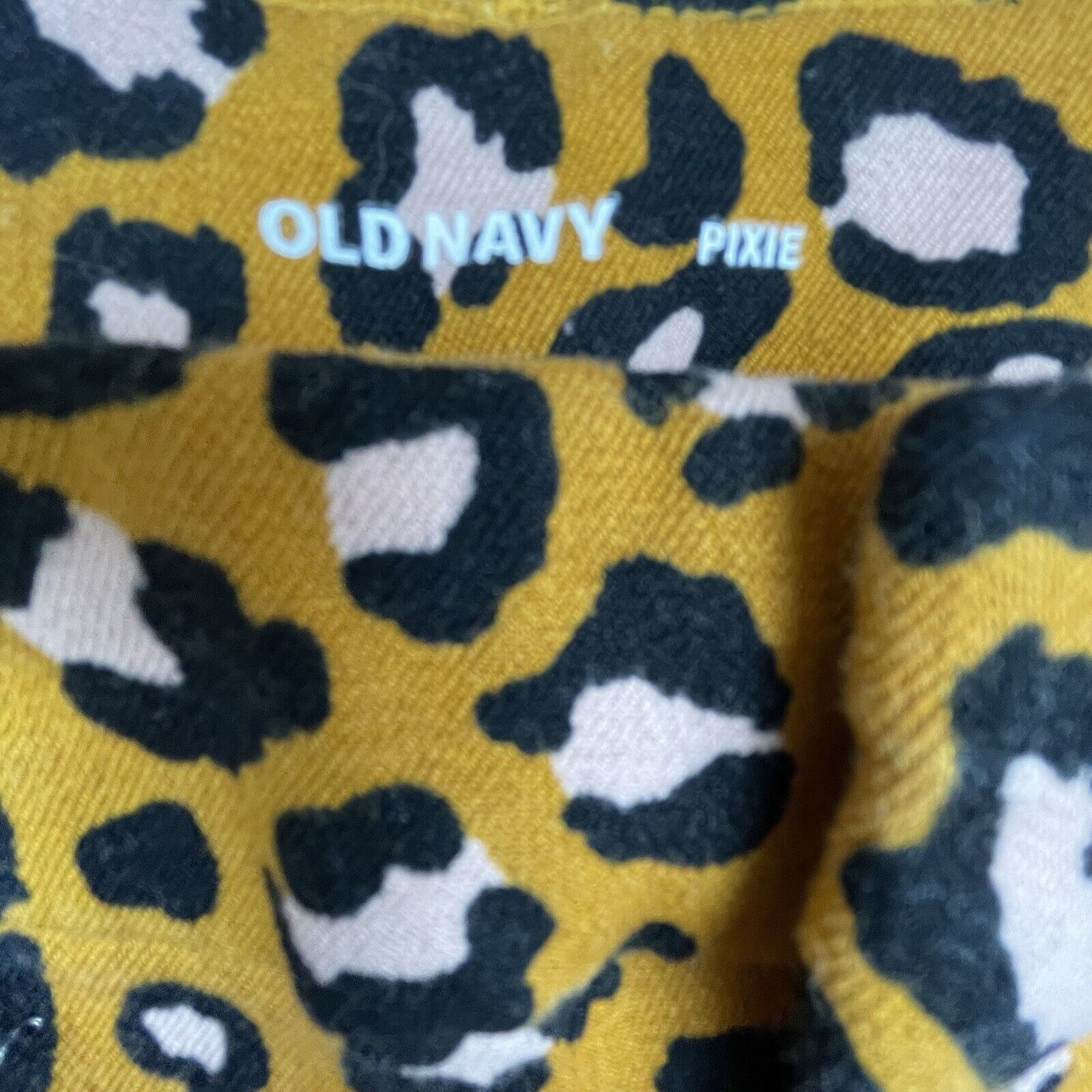 Old Navy Old Navy Pixie Pants Women 6 Leopard Cheetah Pink Skinny Y2K Size 28" / US 6 / IT 42 - 2 Thumbnail
