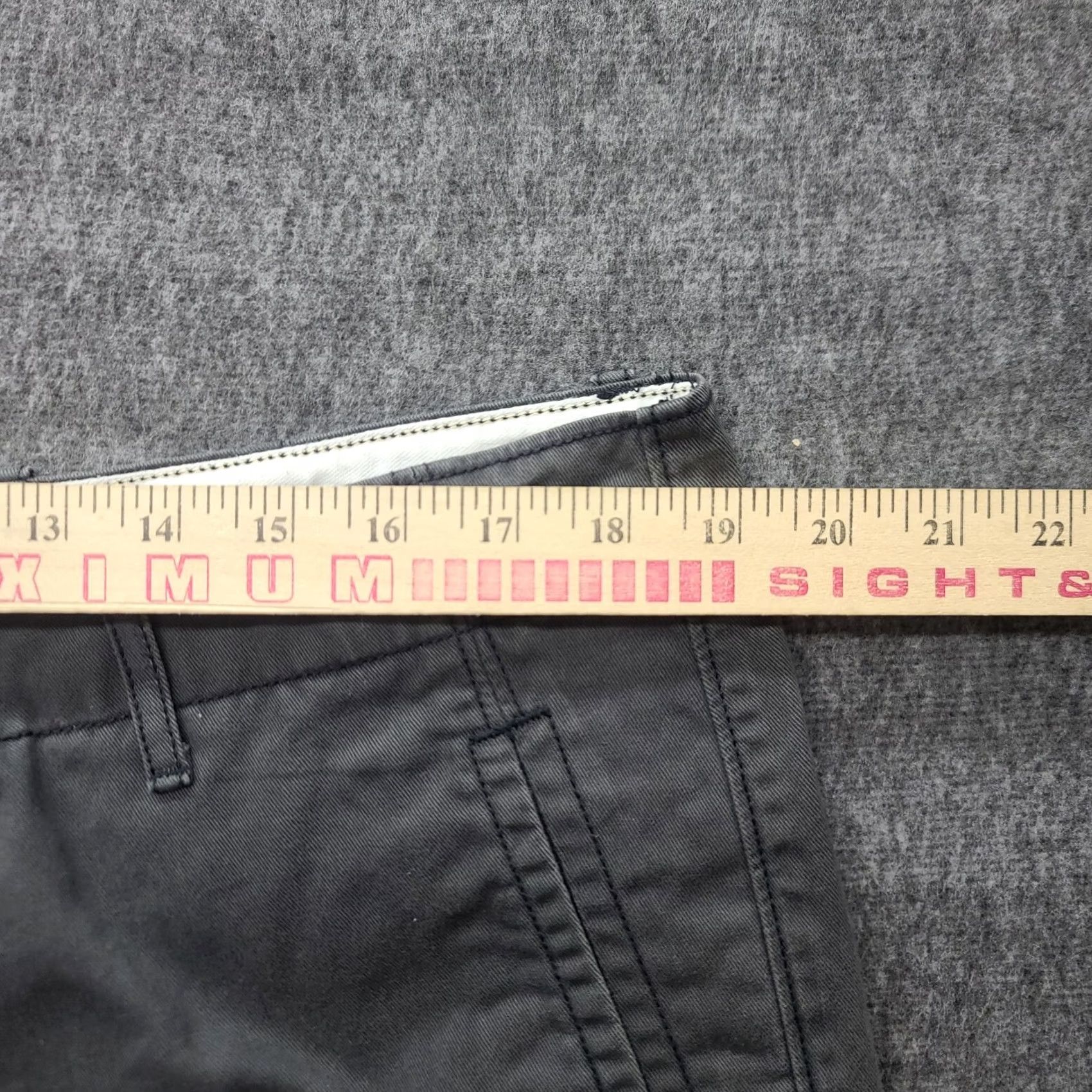 Levi's Levi's Cargo Shorts Mens Regular 38 Inseam 11" Gray Cotton Button Zipper Front Pocket 90s Outdoor Casual Travel Workwear Mens Size US 38 / EU 54 - 3 Thumbnail