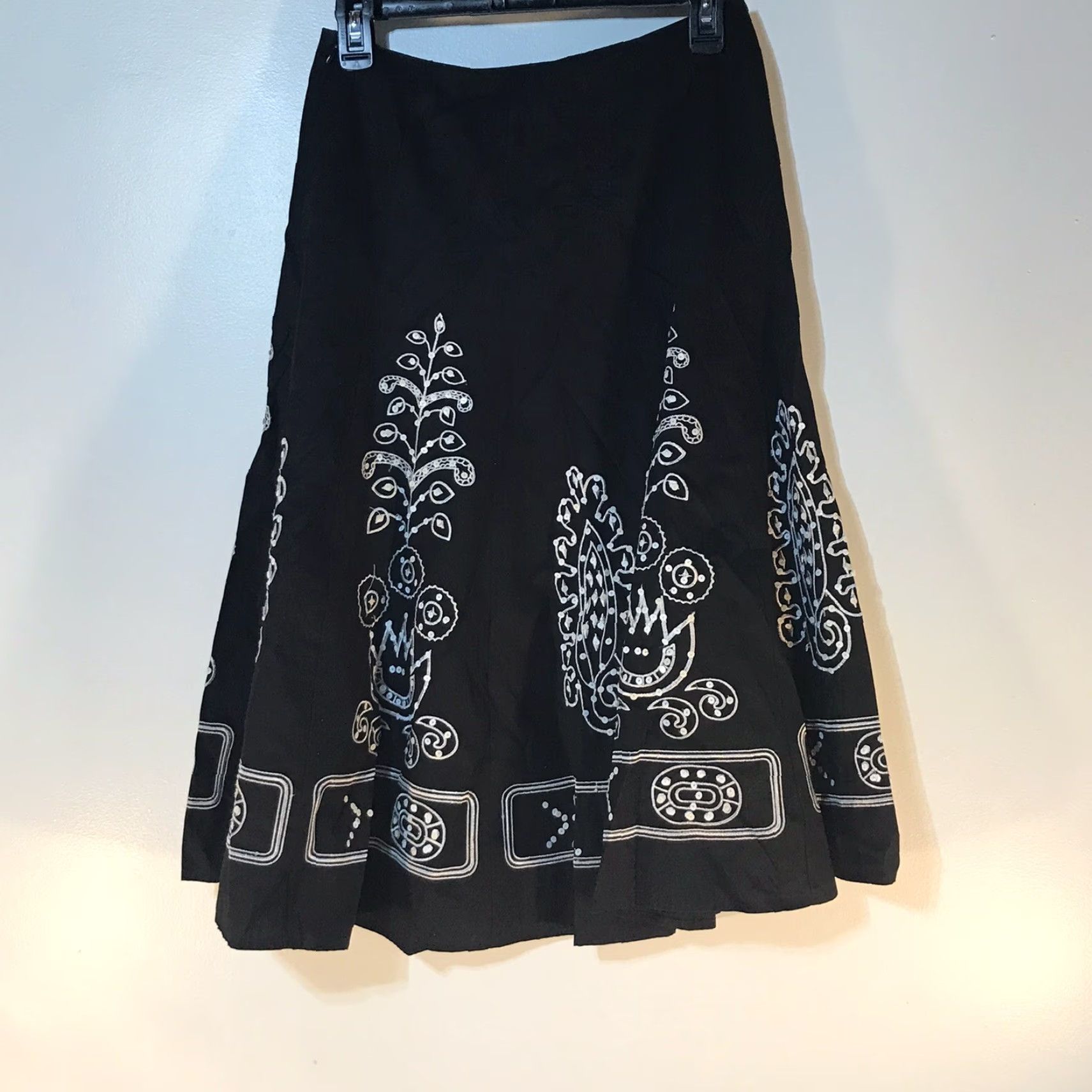Vintage Allison Taylor Women's Skirt Midi Flare Sequin Embroidered 100% Cotton Size 4 Black/White EUC Women Size 27" / US 4 / IT 40 - 3 Thumbnail