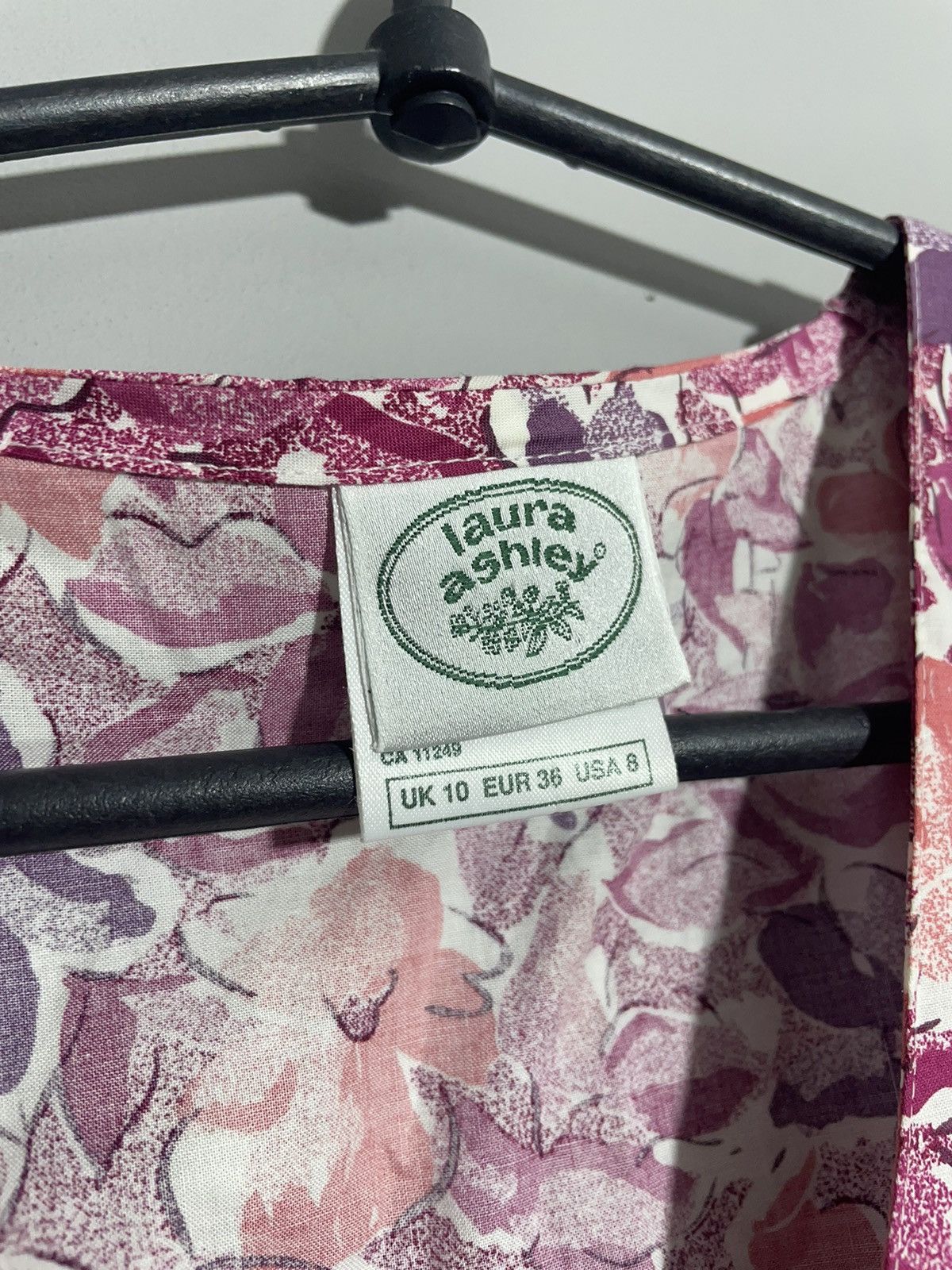 Laura Ashley × Vintage Vintage Laura Ashley 1980s dark pink floral pattern dress Size M / US 6-8 / IT 42-44 - 8 Thumbnail