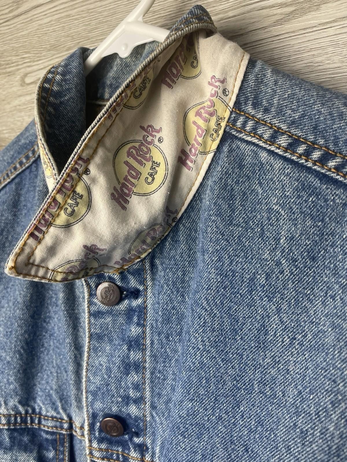 Hard Rock Cafe Vintage Hard Rock Cafe Save the Planet Denim Jacket Size M Size US M / EU 48-50 / 2 - 4 Thumbnail