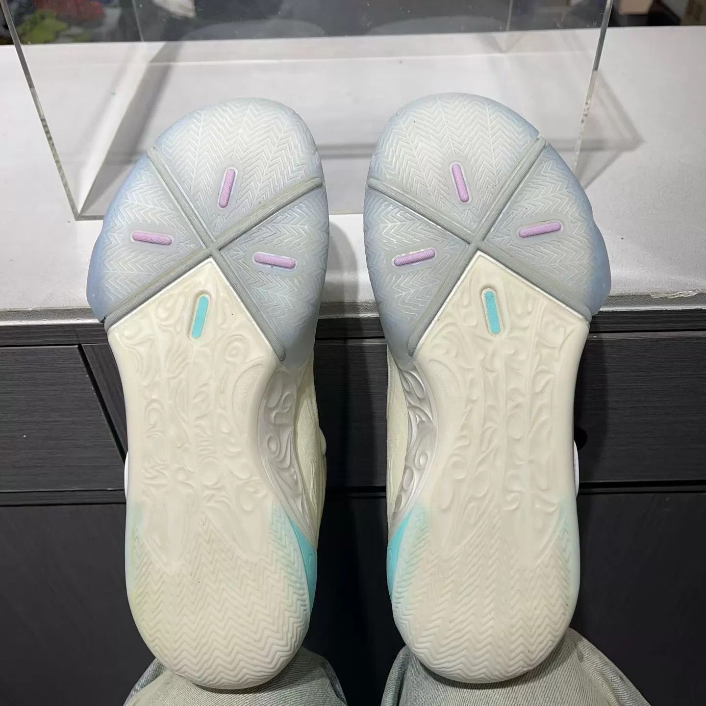 Adidas Adidas Wade 12 Marshmallow 10.5US Worn 30Mins ABAV085-3 Size US 10.5 / EU 43-44 - 7 Thumbnail