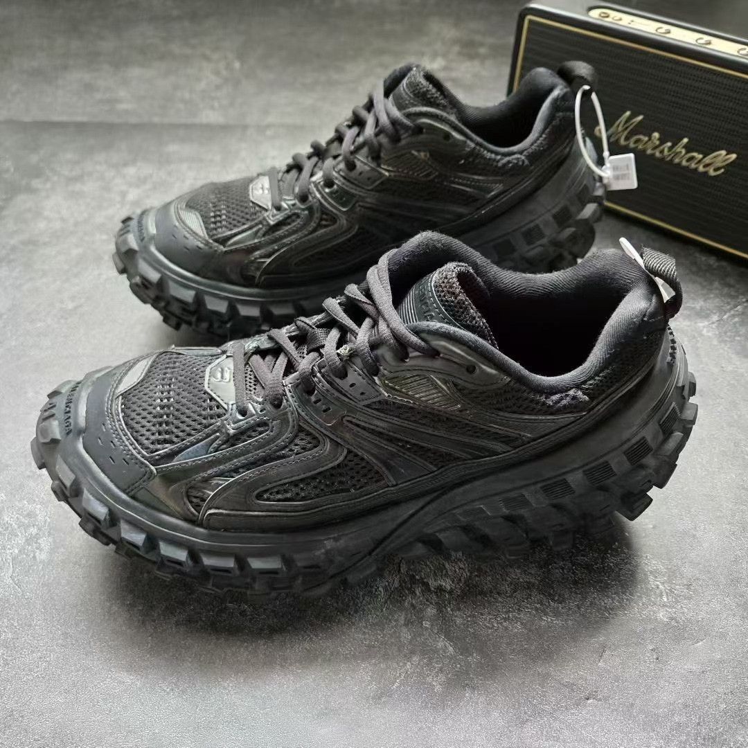 Balenciaga Balenciaga Black Lowtop Sneakers 41 Men Size US 8.5 / EU 41-42 - 1 Thumbnail