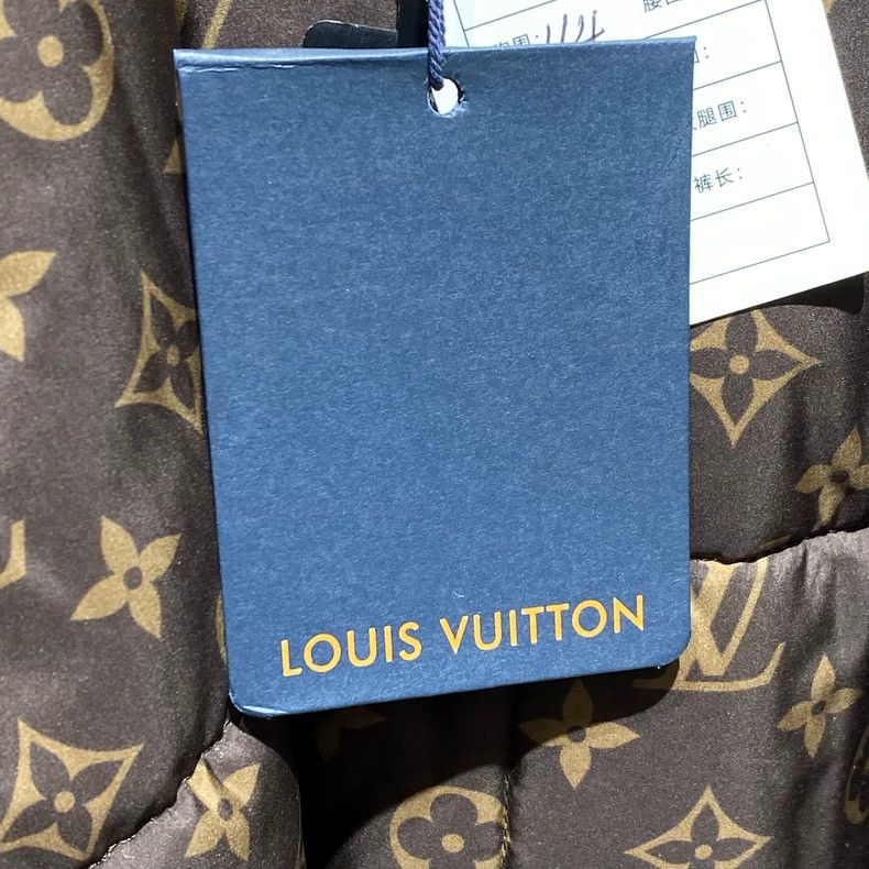 Louis Vuitton Louis Vuitton Black inside full print bathrobe belt down j Size XXS / US 00 / IT 34 - 6 Thumbnail