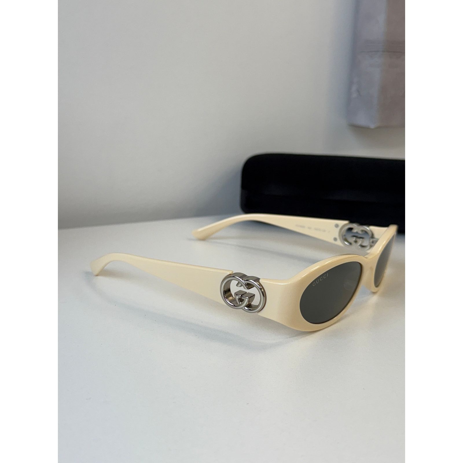 Gucci NEW Gucci GG1660S Ivory White Slim Oval Logo Sunglasses Size ONE SIZE - 7 Thumbnail