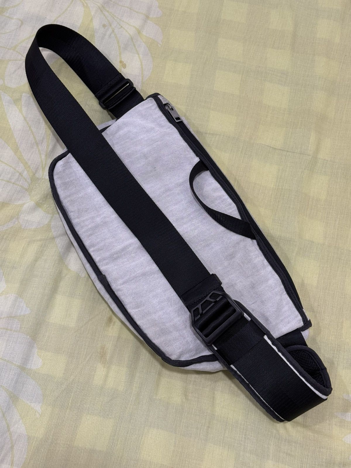 Diesel Vtg Y2K Diesel Crossbody Bag Size ONE SIZE - 2 Thumbnail