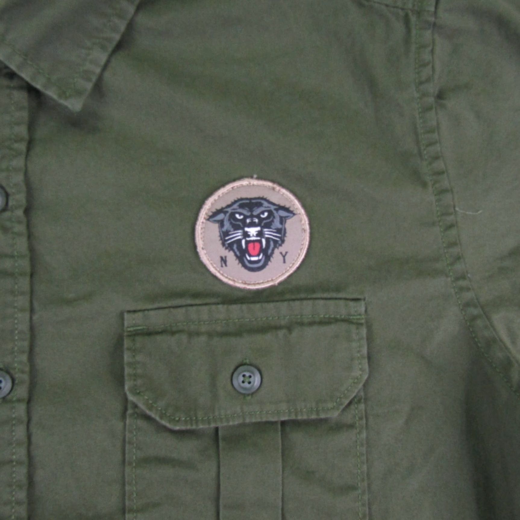 Vintage VINTAGE Roebuck & Co. Shirt Men's Medium Green Short Sleeve Button-Up Embroidered Tiger 90s Cats Military NYC Mens Size US M / EU 48-50 / 2 - 3 Thumbnail