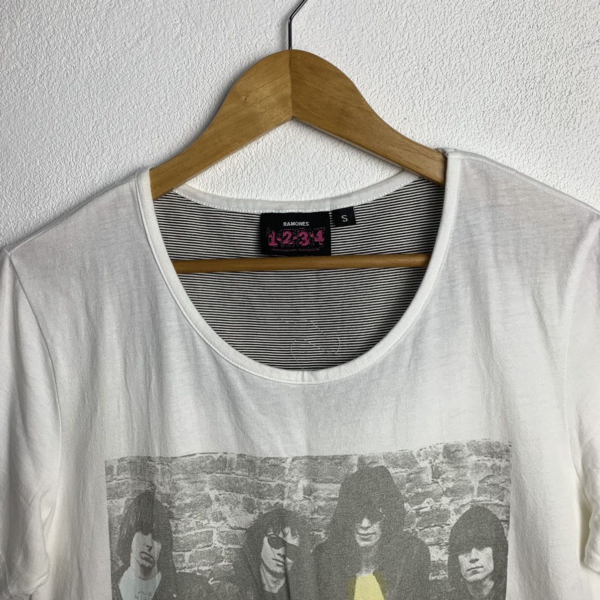 Band Tees Vintage The Ramones T-Shirt Wide Neck Rock Band Size US S / EU 44-46 / 1 - 2 Thumbnail
