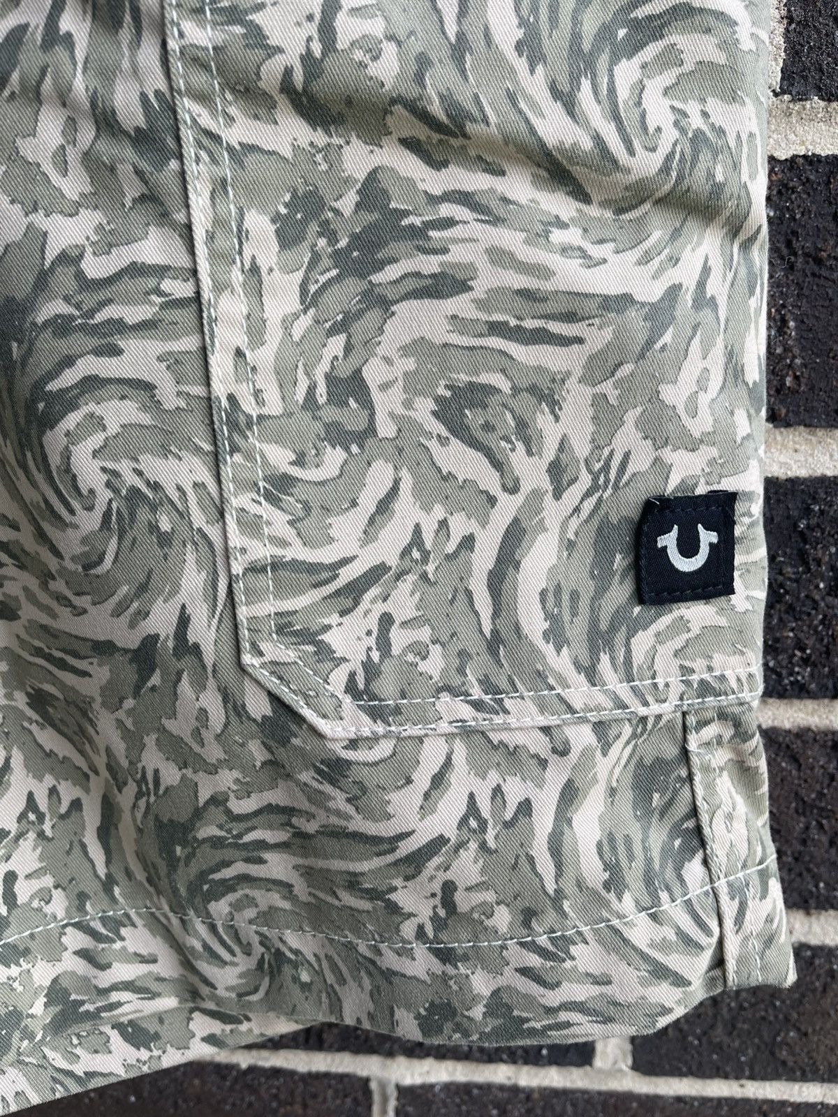 True Religion True Religion Tiger Camo Shorts sz34 Size US 34 / EU 50 - 2 Thumbnail