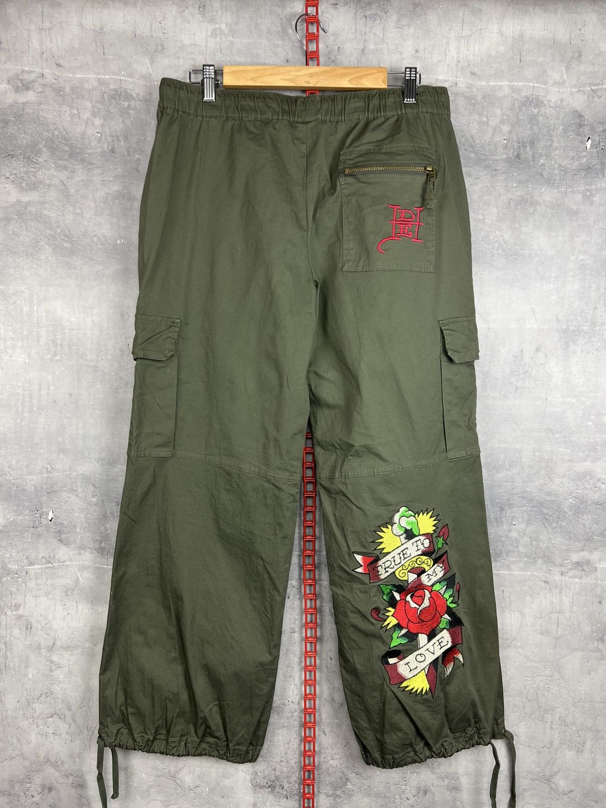 Ed Hardy ED HARDY TRUE TO MY LOVE CARGO PANTS SIZE L Size 33" - 1 Thumbnail