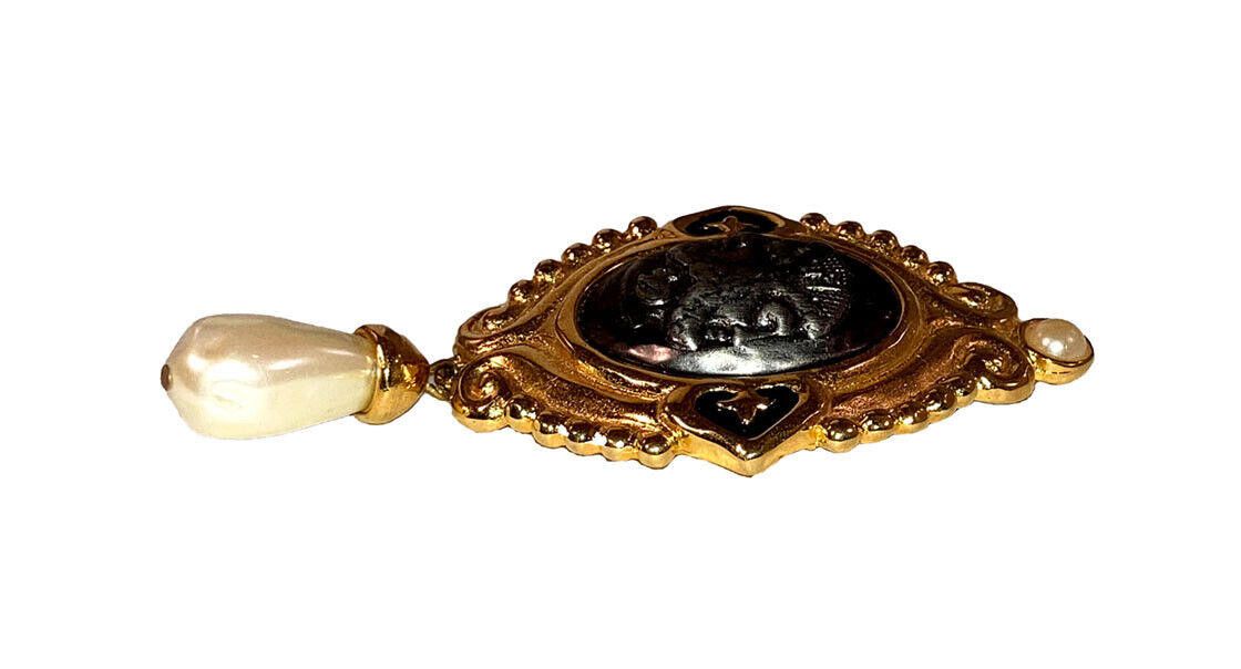 Fendi Fendi Janus Inspired Two Tone Brooch with Simulated Pearls Size ONE SIZE - 2 Thumbnail