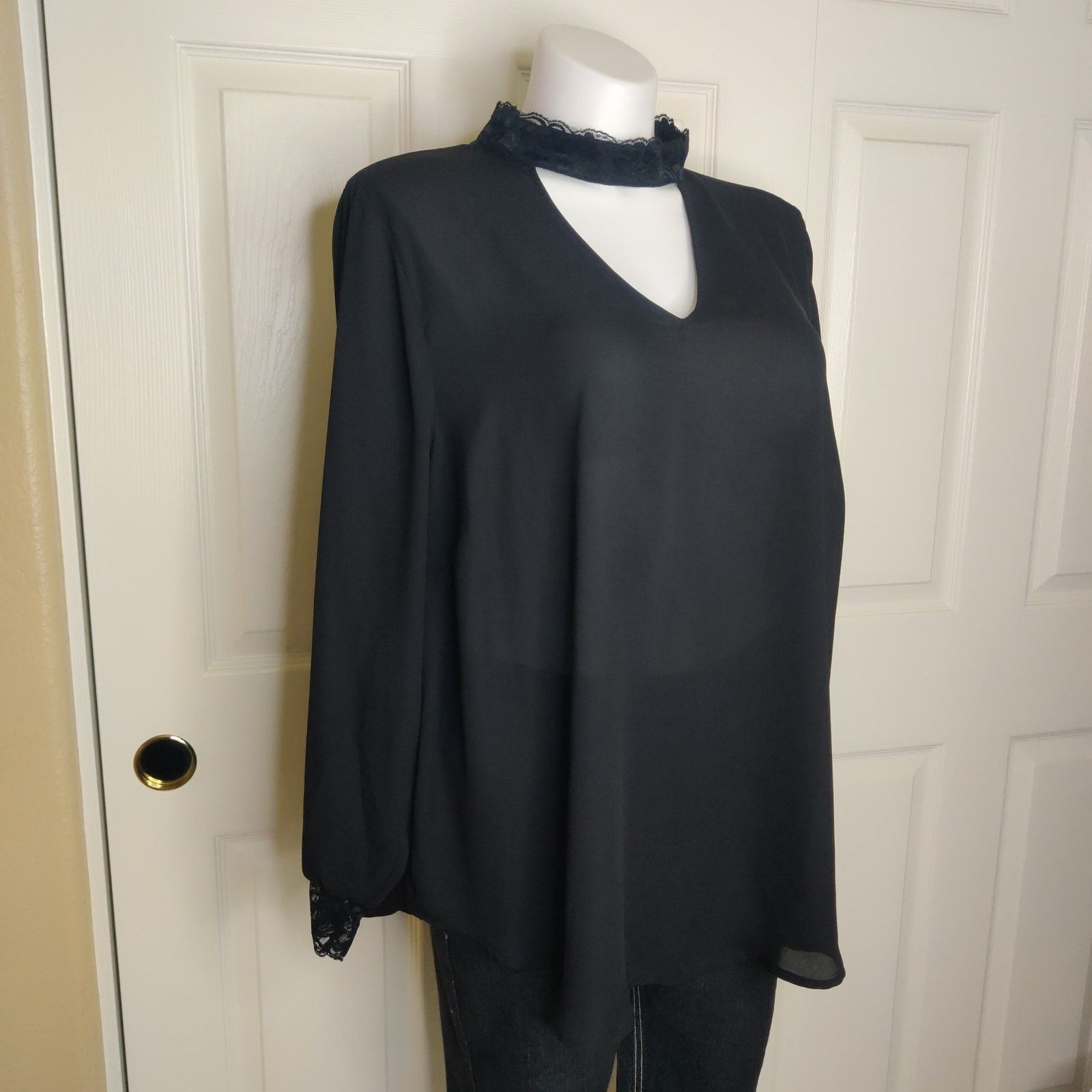 Torrid Torrid Georgette lace trimmed mock neck keyhole blouse sz 3 Size 3XL / US 20-22 - 4 Thumbnail
