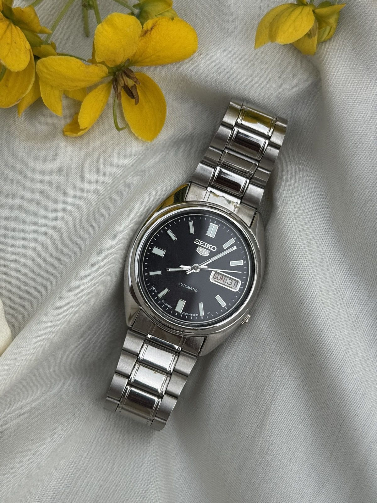 Seiko Seiko 5 7009-Japan Auto |Black Dial | Day & Date mens watch Size 36 - 8 Thumbnail