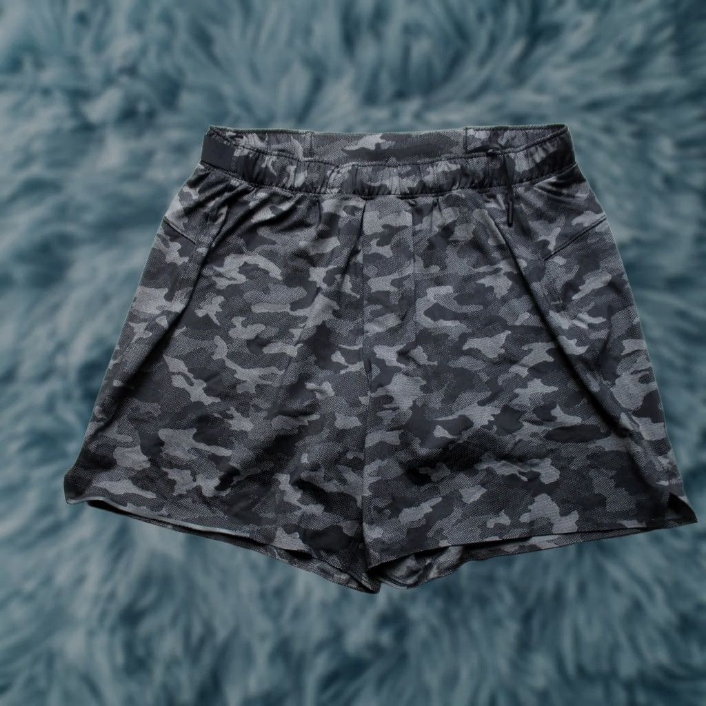 Lululemon Lululemon Surge Shorts Mens L Black Camo Performance Running Gym Lined Size US 30 / EU 46 - 1 Thumbnail