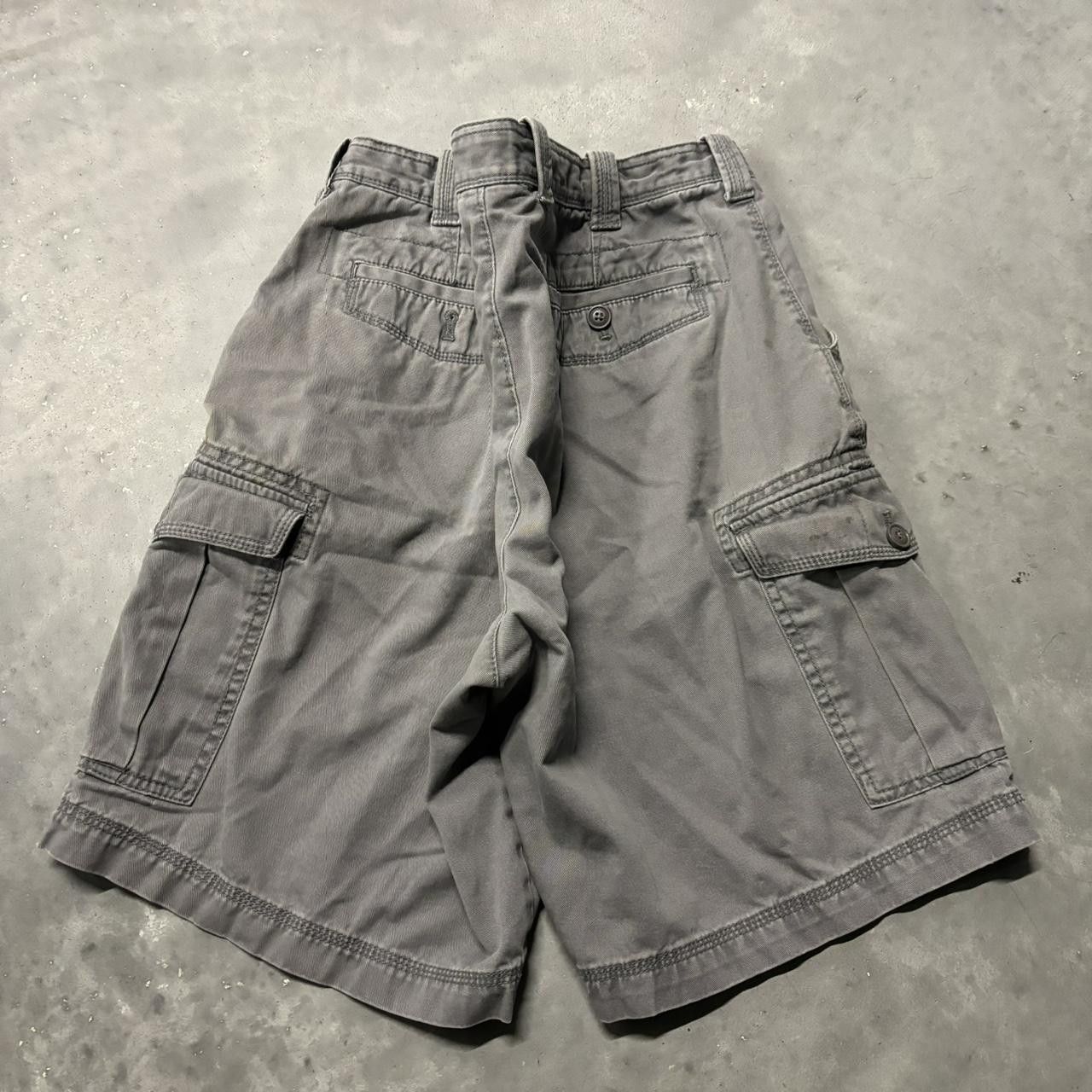 Japanese Brand × Vintage Crazy Vintage Y2K/2000s Baggy Grey Streetwear Skater Cargo Shorts! Size US 38 / EU 54 - 5 Thumbnail