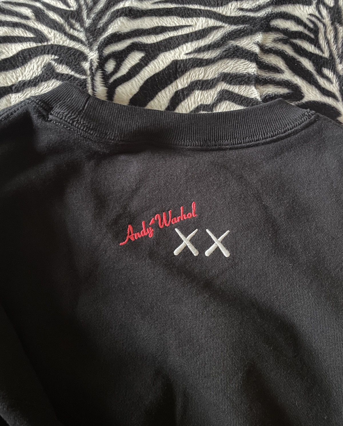 Andy Warhol × Kaws × Uniqlo Uniqlo x Kaws x Warhol Black/Red Sweatshirt US S = ASIA M Size US S / EU 44-46 / 1 - 17 Thumbnail