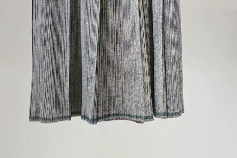 Issey Miyake Issey Miyake size:3 Grey Mosaic spotted pleated skirt Size 31" - 4 Thumbnail