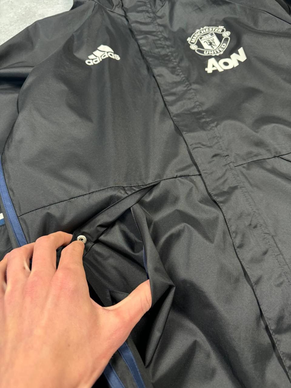 Adidas Vintage Adidas Manchester United Black Track Jacket 2016 Size US L / EU 52-54 / 3 - 5 Thumbnail