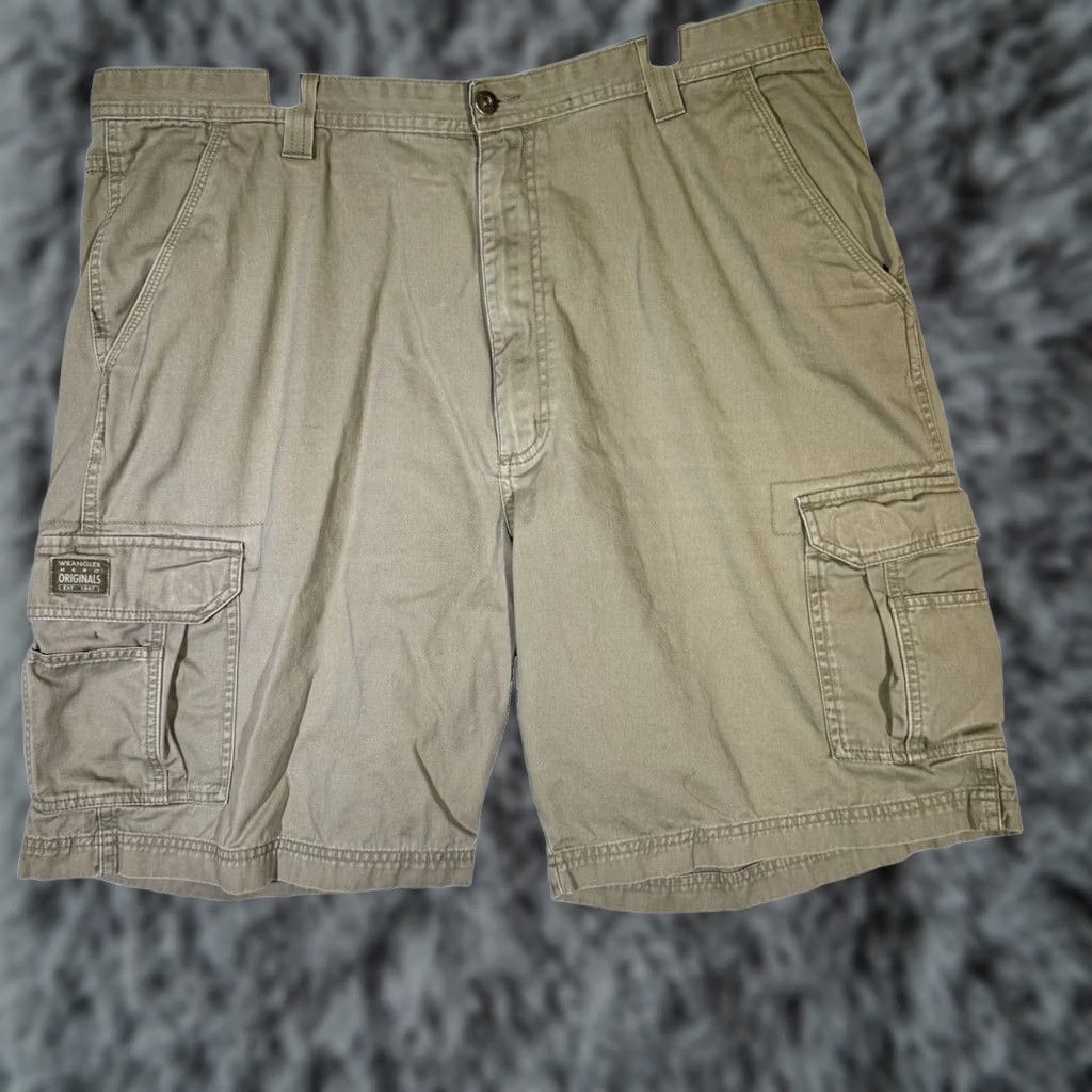 Wrangler Wrangler Hero Cargo Shorts Men’s 40 Khaki 100% Cotton Zip Fly Outdoor Workwear Casual/Workwear Men’s Size 40 Khaki Cotton Cargo Shorts Size US 40 / EU 56 - 1 Thumbnail