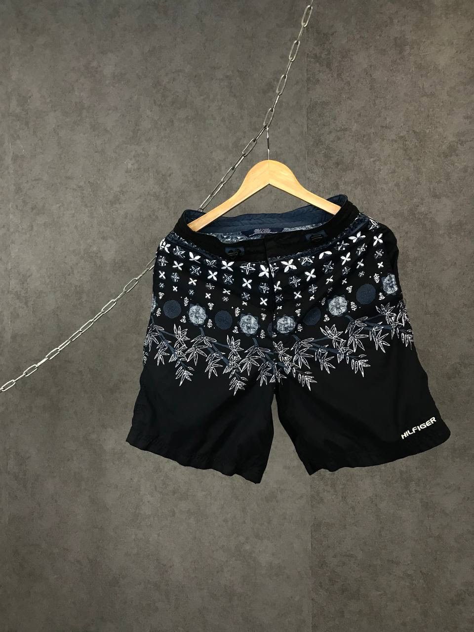 Tommy Hilfiger × Vintage Tommy Hilfiger vintage art shorts Size US 29 - 1 Thumbnail