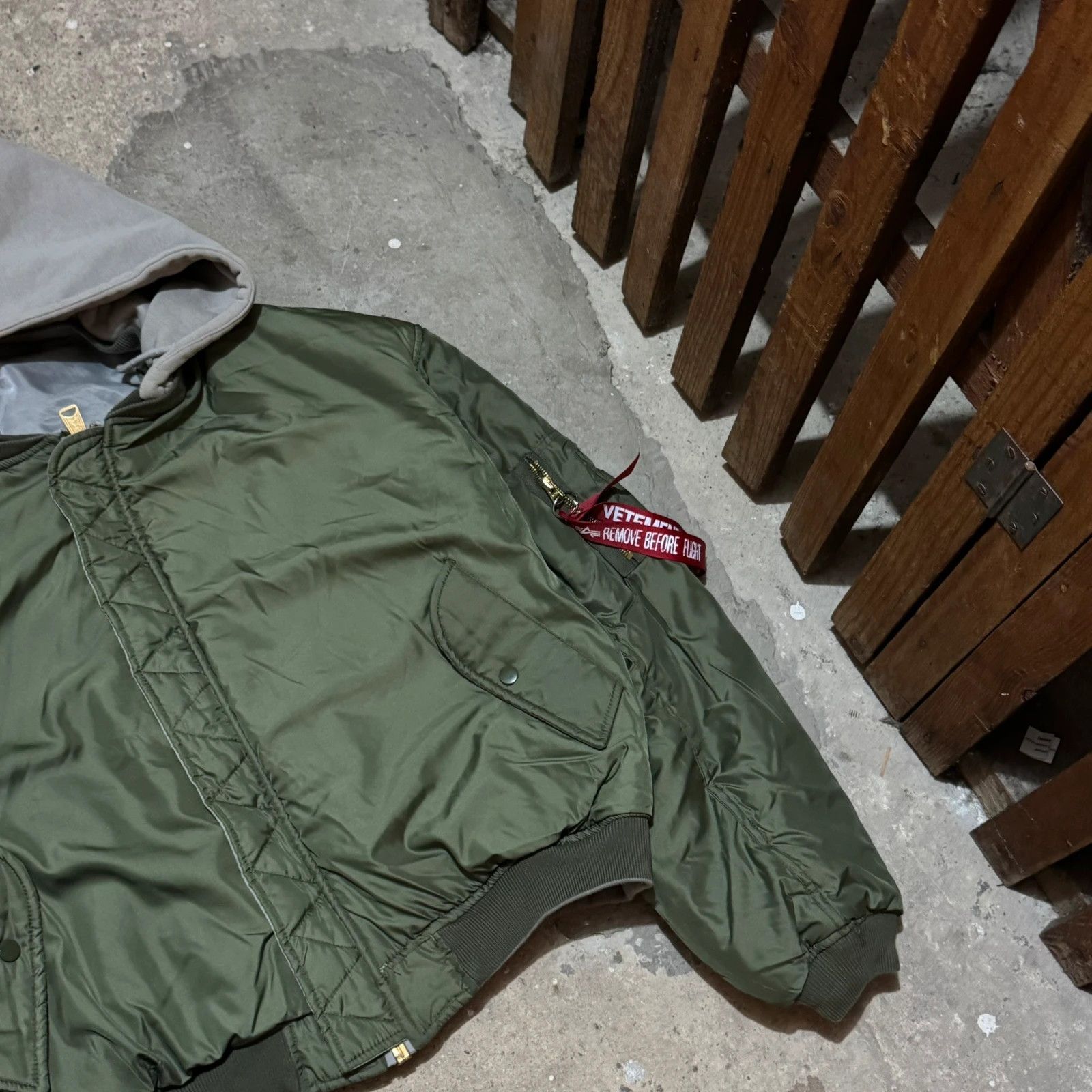 Alpha Industries × Vetements A/W 18 Vetements Alpha industries reversible oversizedbomber Size US XS / EU 42 / 0 - 9 Thumbnail