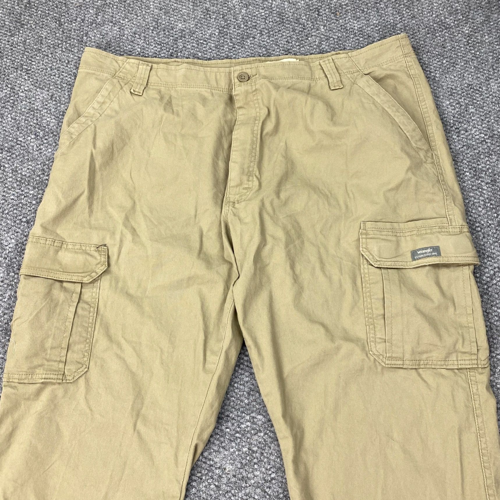 Wrangler Wrangler Cargo Pants Men 42x30 Khaki Relaxed Fit Canvas Workwear Travel Large Waist Size US 42 / EU 58 - 2 Thumbnail