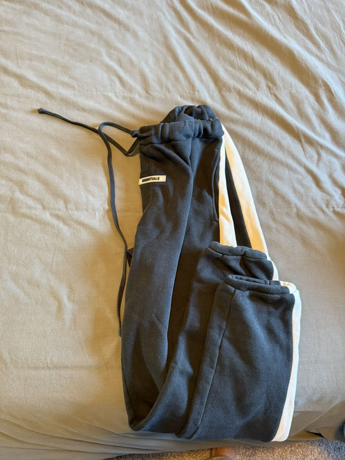 Essentials Fear of God Essentials Sweatpant side strip Size US 30 / EU 46 - 2 Thumbnail