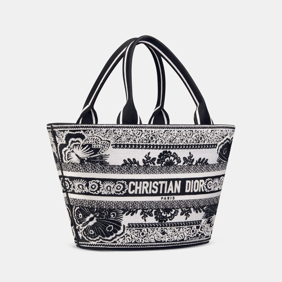 o1bcso1str1124 Size: OS / Hat Basket Bag in White/Black