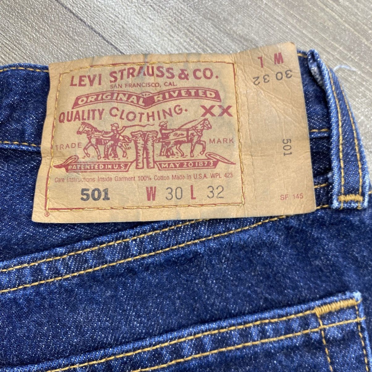 Levi's Vintage Clothing 🇺🇸1990s Vintage Levis 501 USA 30x32 Indigo Blue Jeans Women Size US 29 - 13 Thumbnail