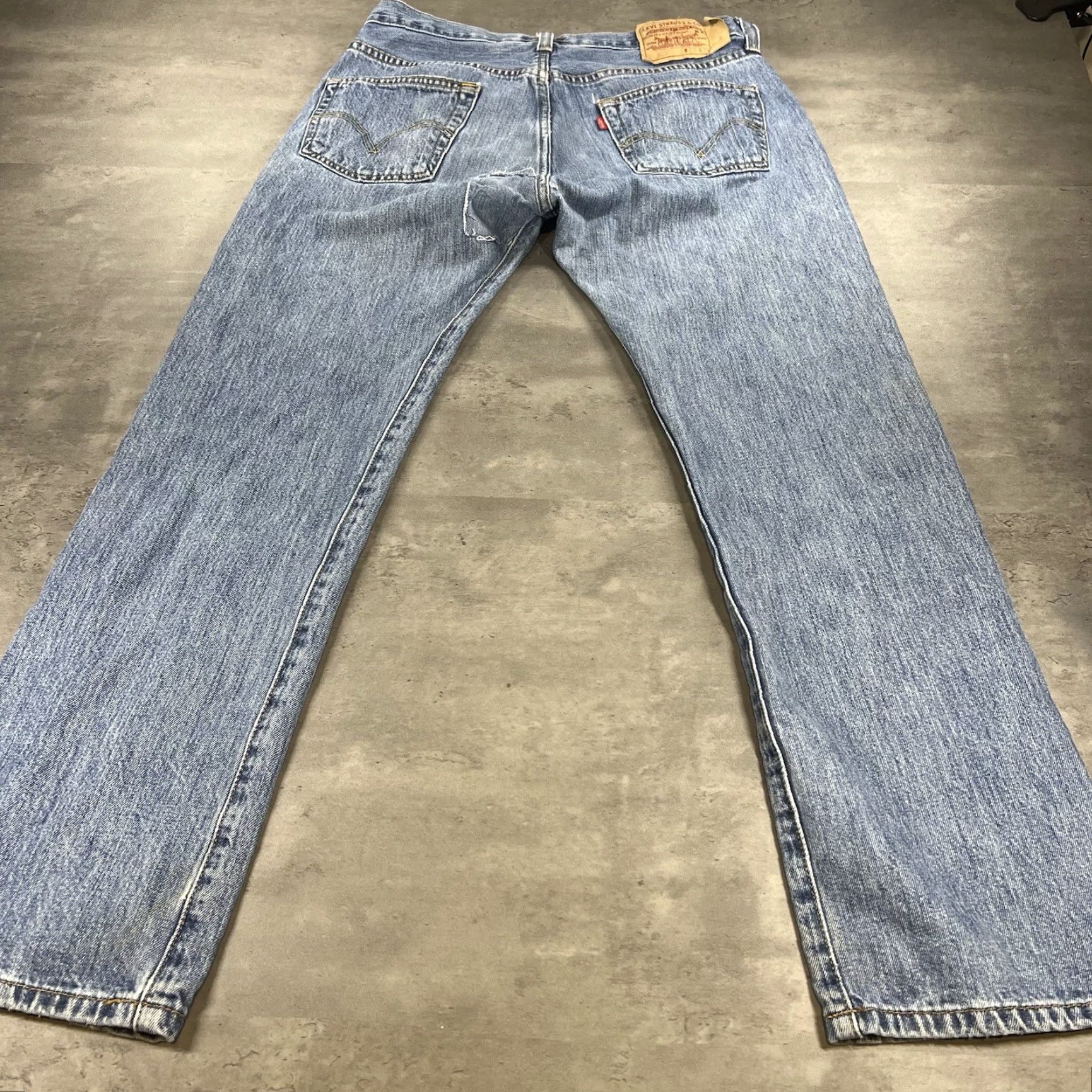 Levi's VINTAGE Levi's 501 Jeans Men 33x30 Blue Denim Light Wash Distressed Buttonfly Cowboy 90s Straight Mens Size US 33 - 3 Thumbnail