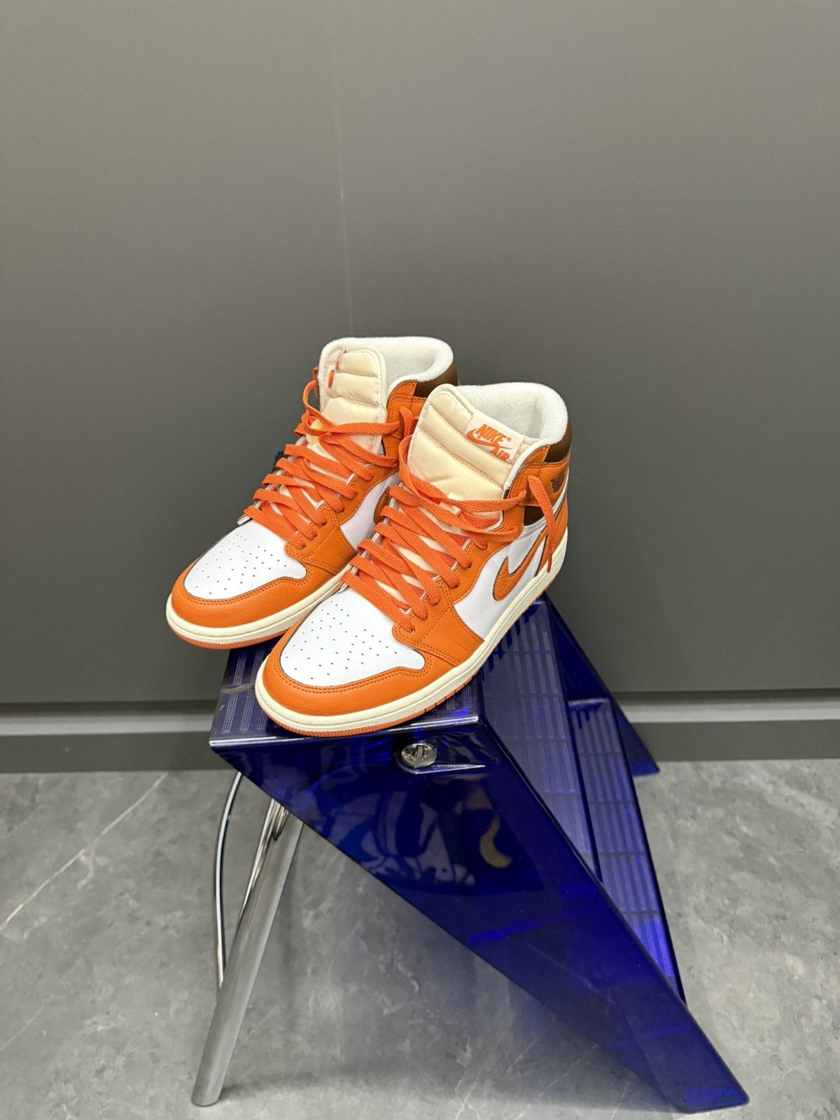 Jordan Brand Jordan 1 High Starfish Womens 11 Mens 9.5 DO9369-101 Size US 9.5 / EU 42-43 - 1 Thumbnail