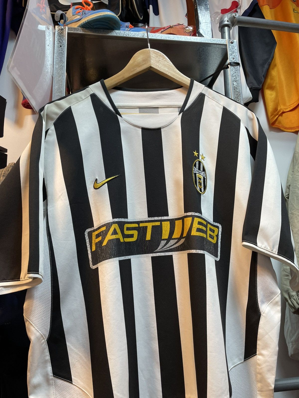 Nike Vintage 2004-2005 Juventus Home Kit Size US L / EU 52-54 / 3 - 2 Thumbnail
