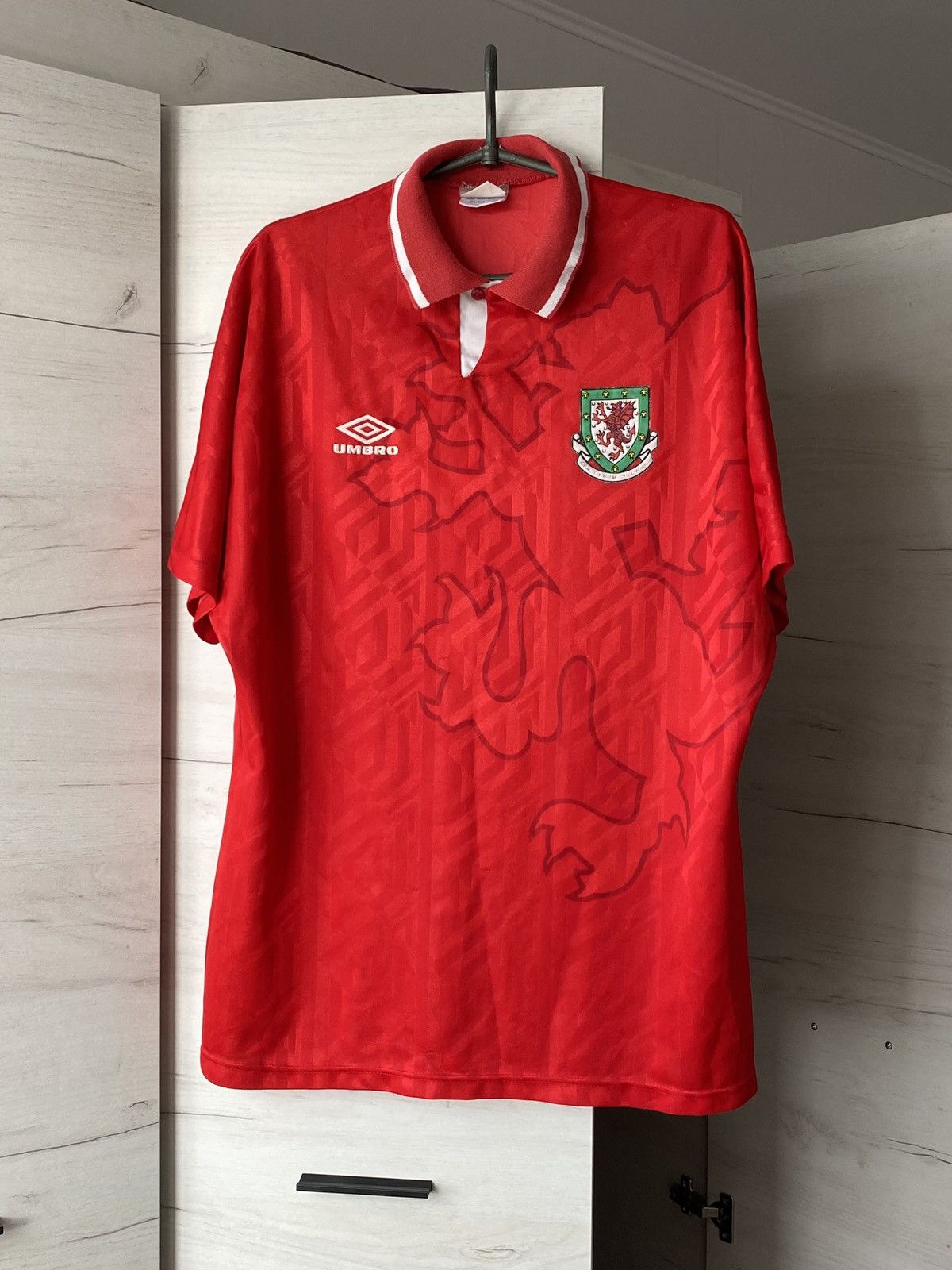 Umbro Wales Umbro Home Jersey Red Dragon Vintage Football Shirt Size US L / EU 52-54 / 3 - 1 Thumbnail