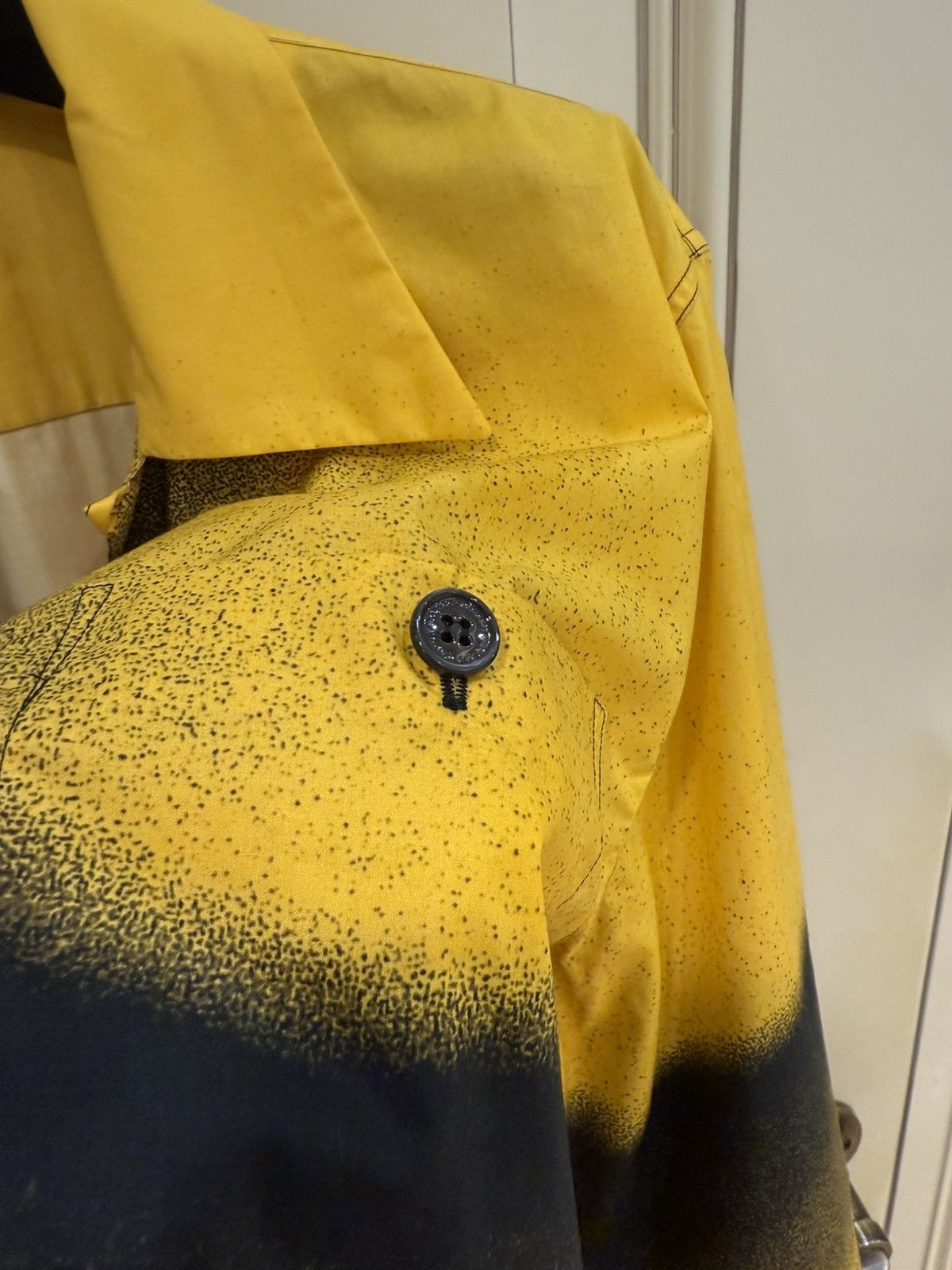 Alexander McQueen Graffiti spray shirt in yellow size15+ Size US M / EU 48-50 / 2 - 9 Thumbnail