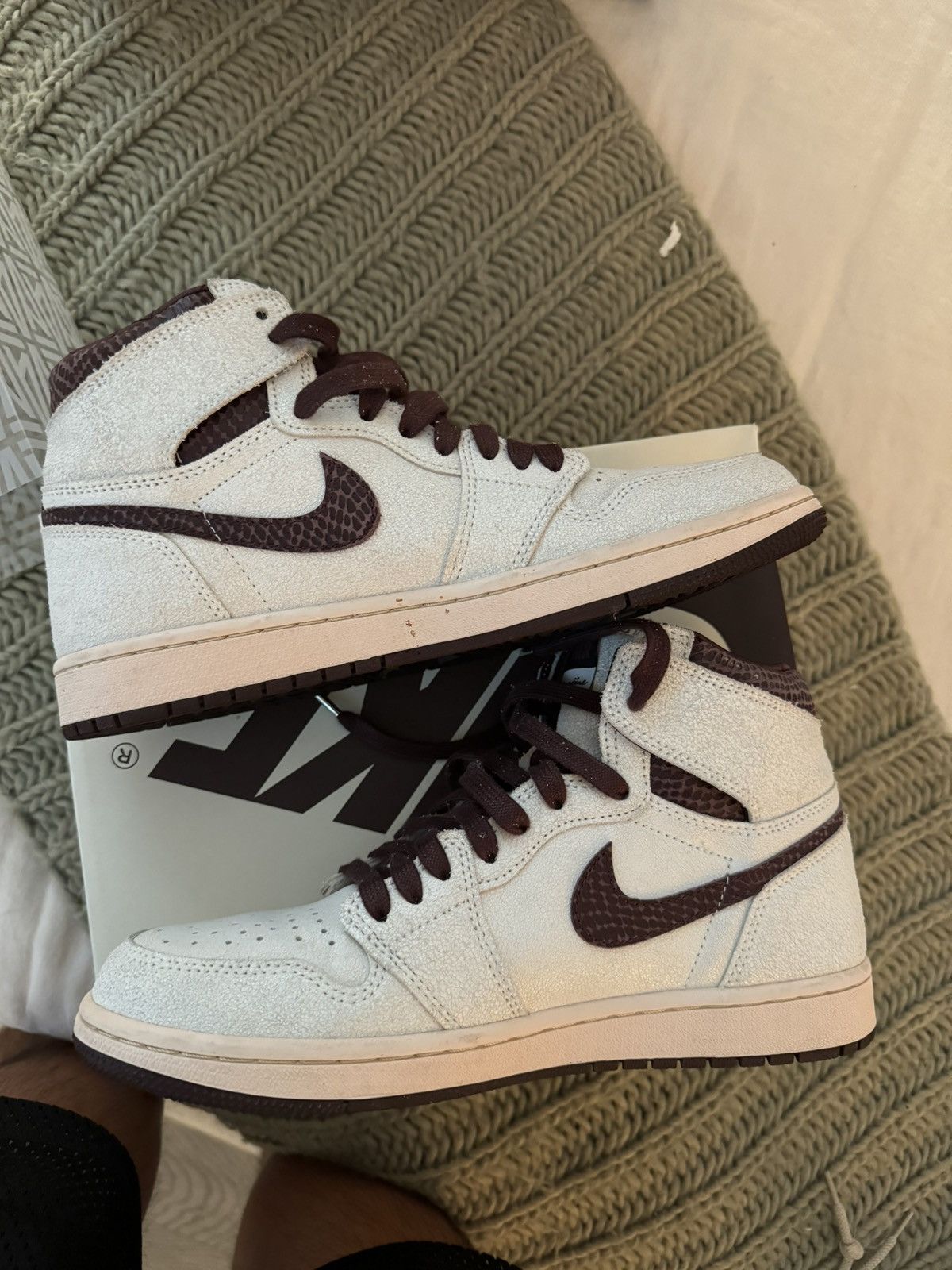 A Ma Maniere × Jordan Brand Air Jordan 1 High OG ‘Airness’ x A Ma Maniere Size US 9.5 / EU 42-43 - 11 Thumbnail