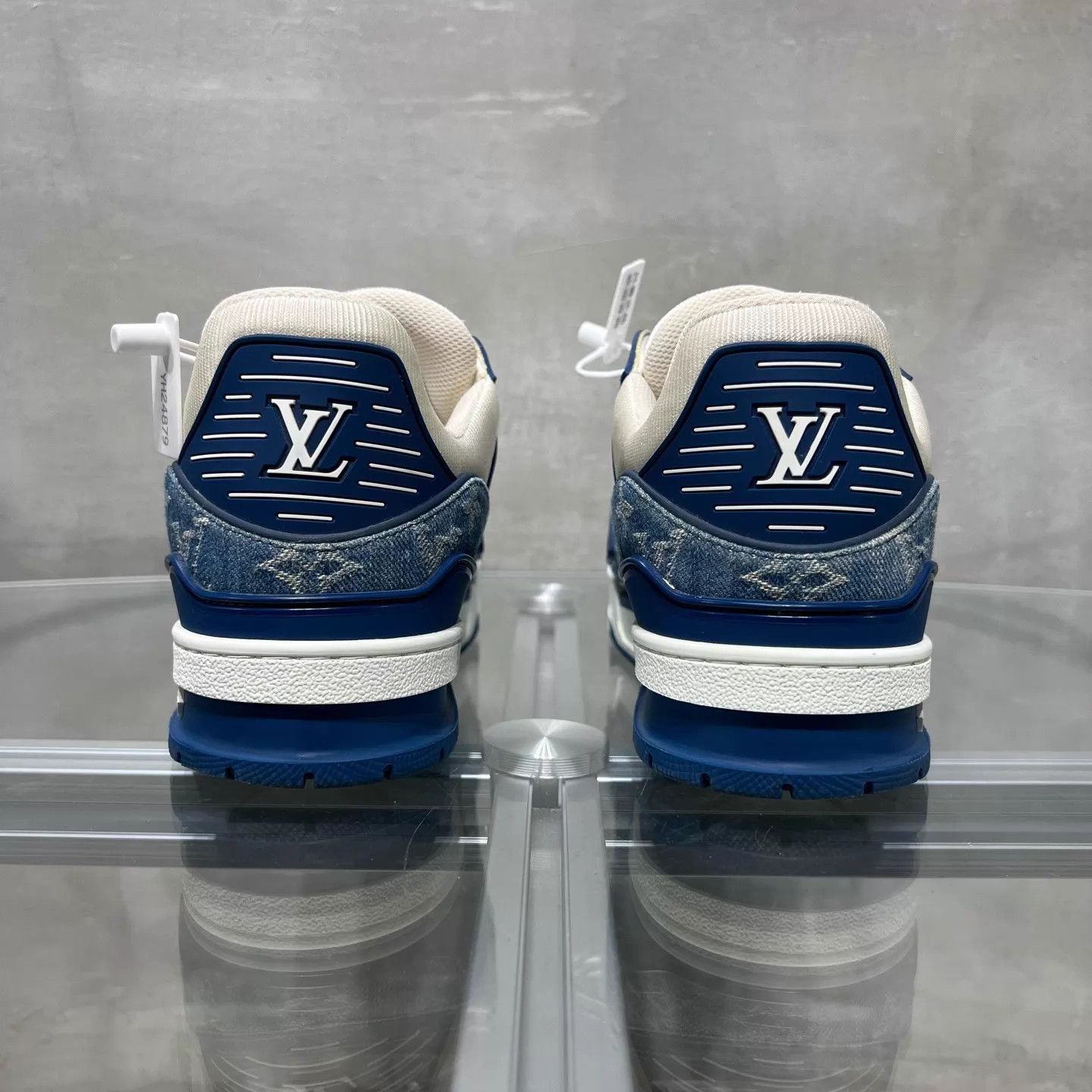 Louis Vuitton LV Trainer white blue denim UK6 40 Size US 7 / EU 40 - 6 Thumbnail