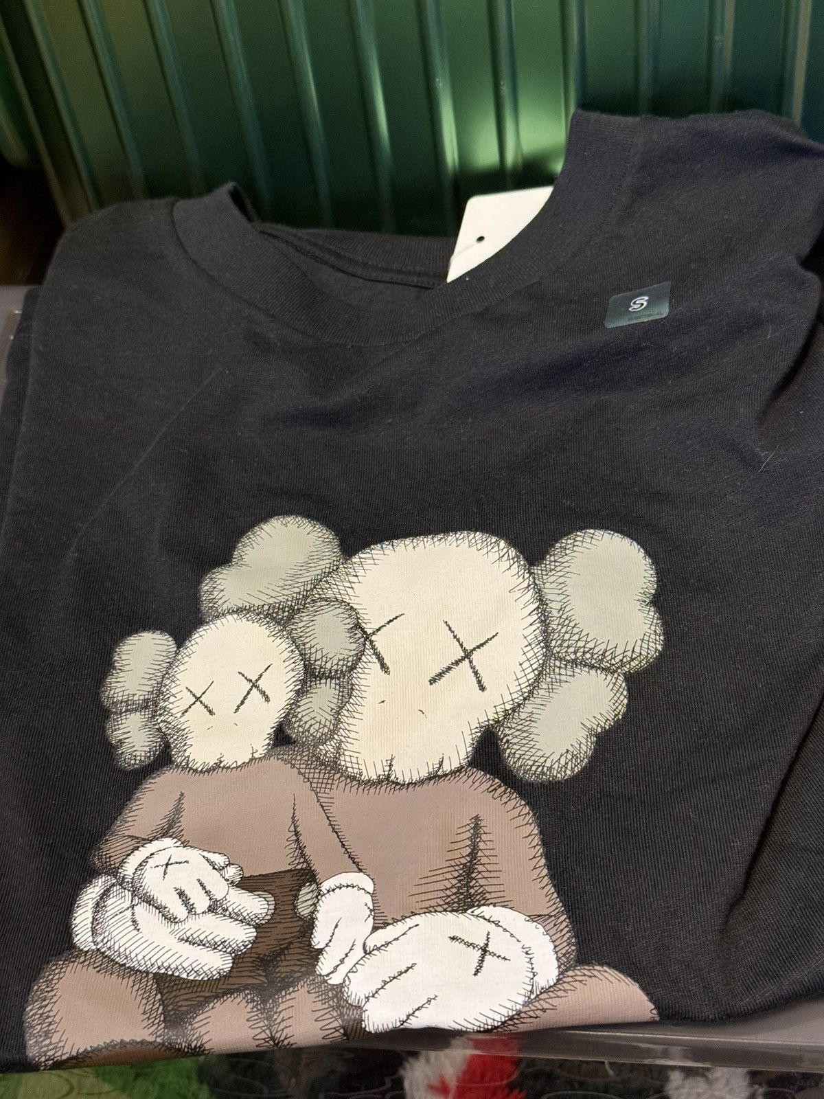 Kaws × Uniqlo KAWS x Uniqlo T-shirt (Asia Sizing) Black Size M (US Size S) Size US S / EU 44-46 / 1 - 3 Thumbnail