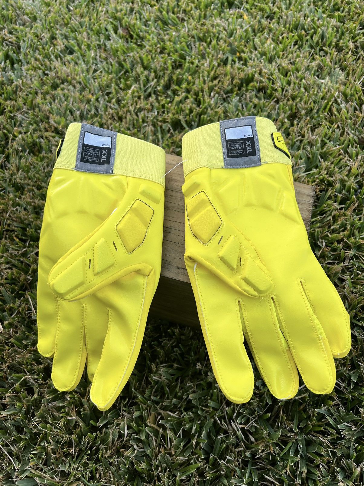 NCAA × Nike RARE Nike Oregon Ducks Hyperbeast 2.0 Football Gloves XXL Size ONE SIZE - 3 Thumbnail