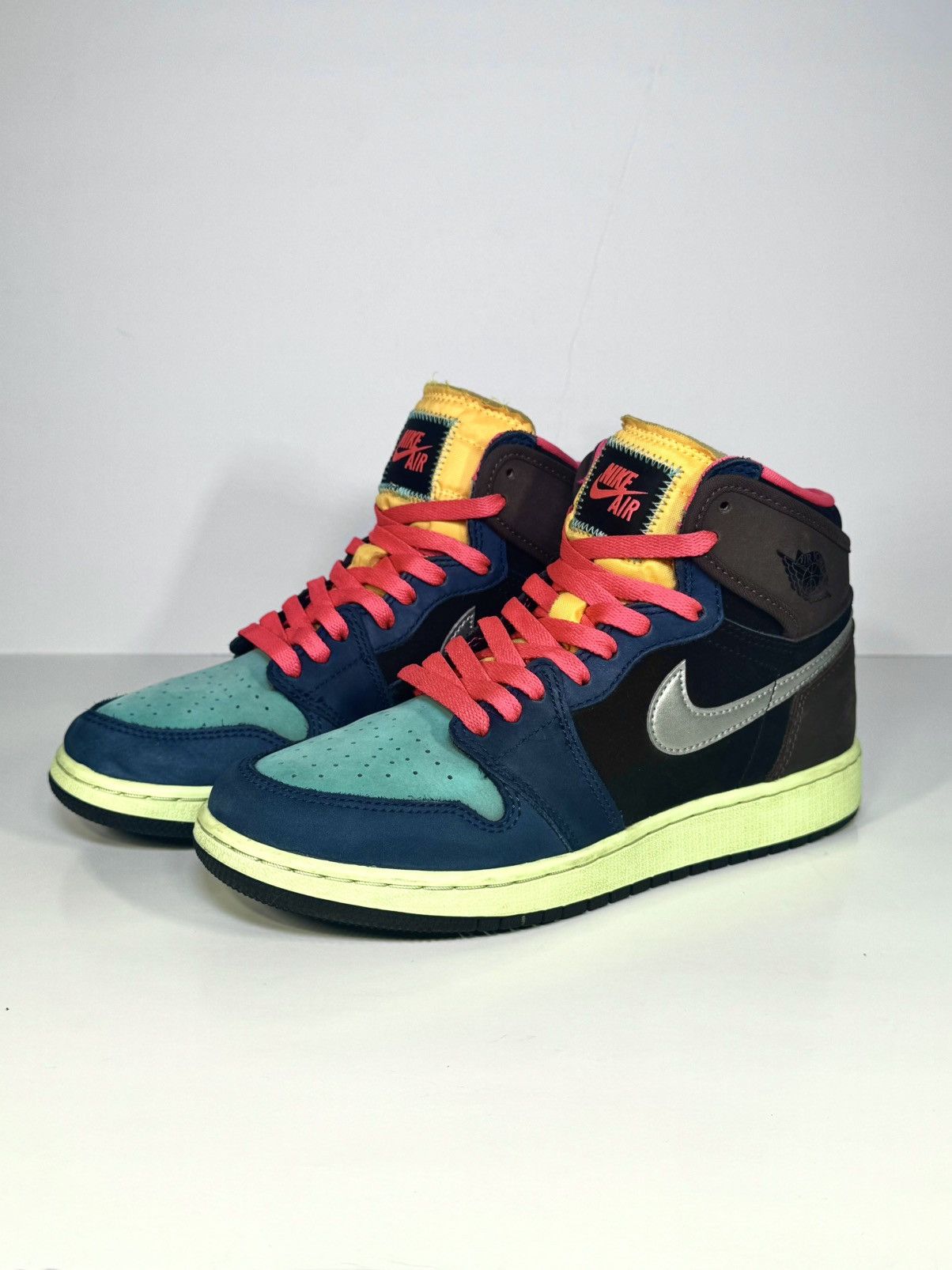 Jordan Brand × Nike Y6.5 Nike Air Jordan 1 Retro High OG Tokyo Bio Hack GS Size US 6 / EU 39 - 2 Thumbnail
