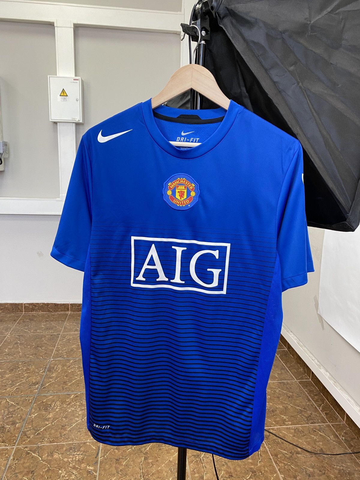 Nike 🏴󠁧󠁢󠁥󠁮󠁧󠁿Y2K Manchester United Nike 2010 Soccer Jersey Tee Blokecore Size US L / EU 52-54 / 3 - 1 Thumbnail
