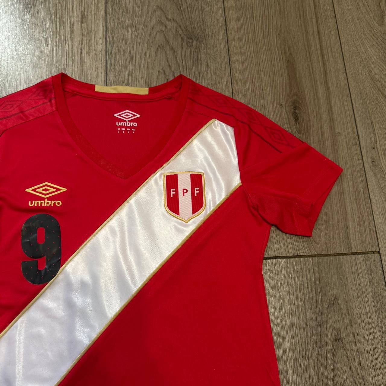 Umbro UMBRO PERU 2018/2020 GUERRERO SOCCER FOOTBALL JERSEY Size US S / EU 44-46 / 1 - 5 Thumbnail