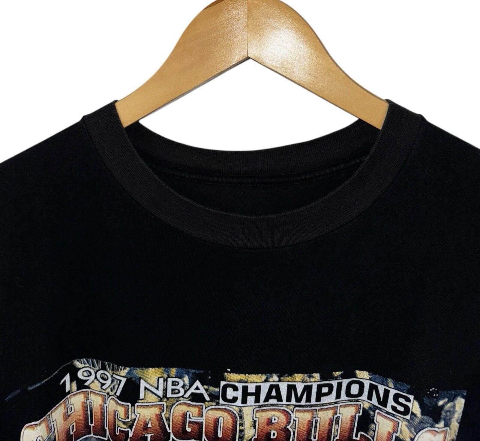 Designer Vintage 90s Jordan Bulls 5 Time Champion Rap Tee XL Size US XL / EU 56 / 4 - 5 Thumbnail