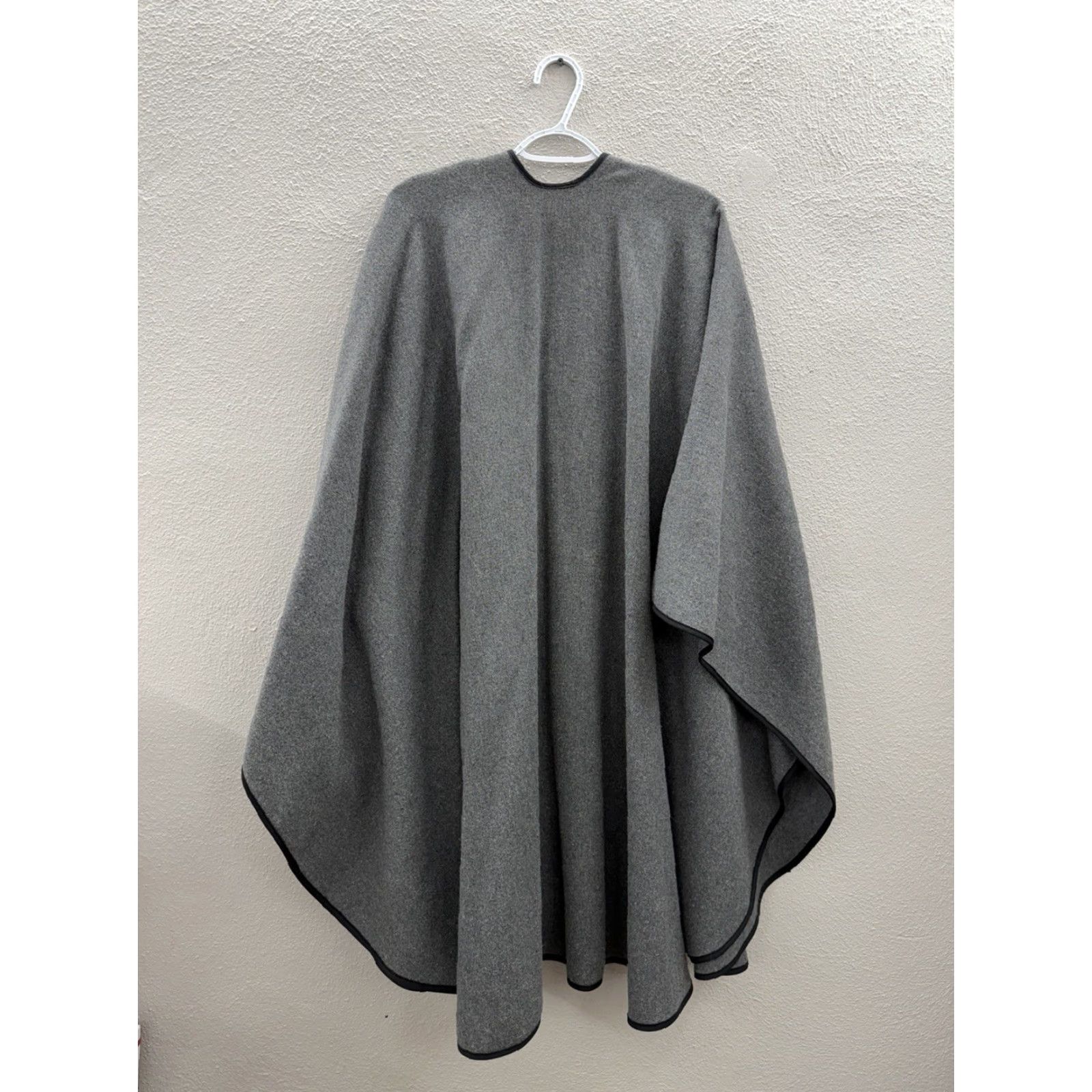 Vintage VINTAGE Unbranded Womens Poncho Gray Over The Arms Sweater Cape Open Front One Size Size ONE SIZE - 4 Thumbnail