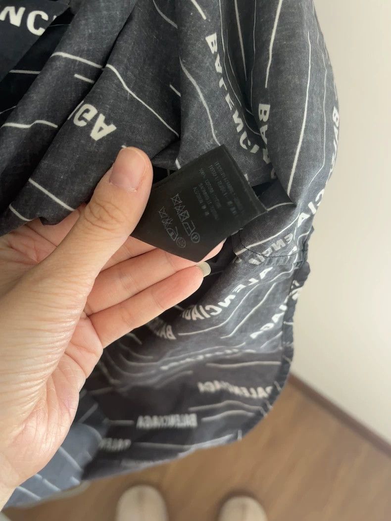 Balenciaga Balenciaga size 38 Short-sleeved shirt, barrage full print Size US S / EU 44-46 / 1 - 7 Thumbnail